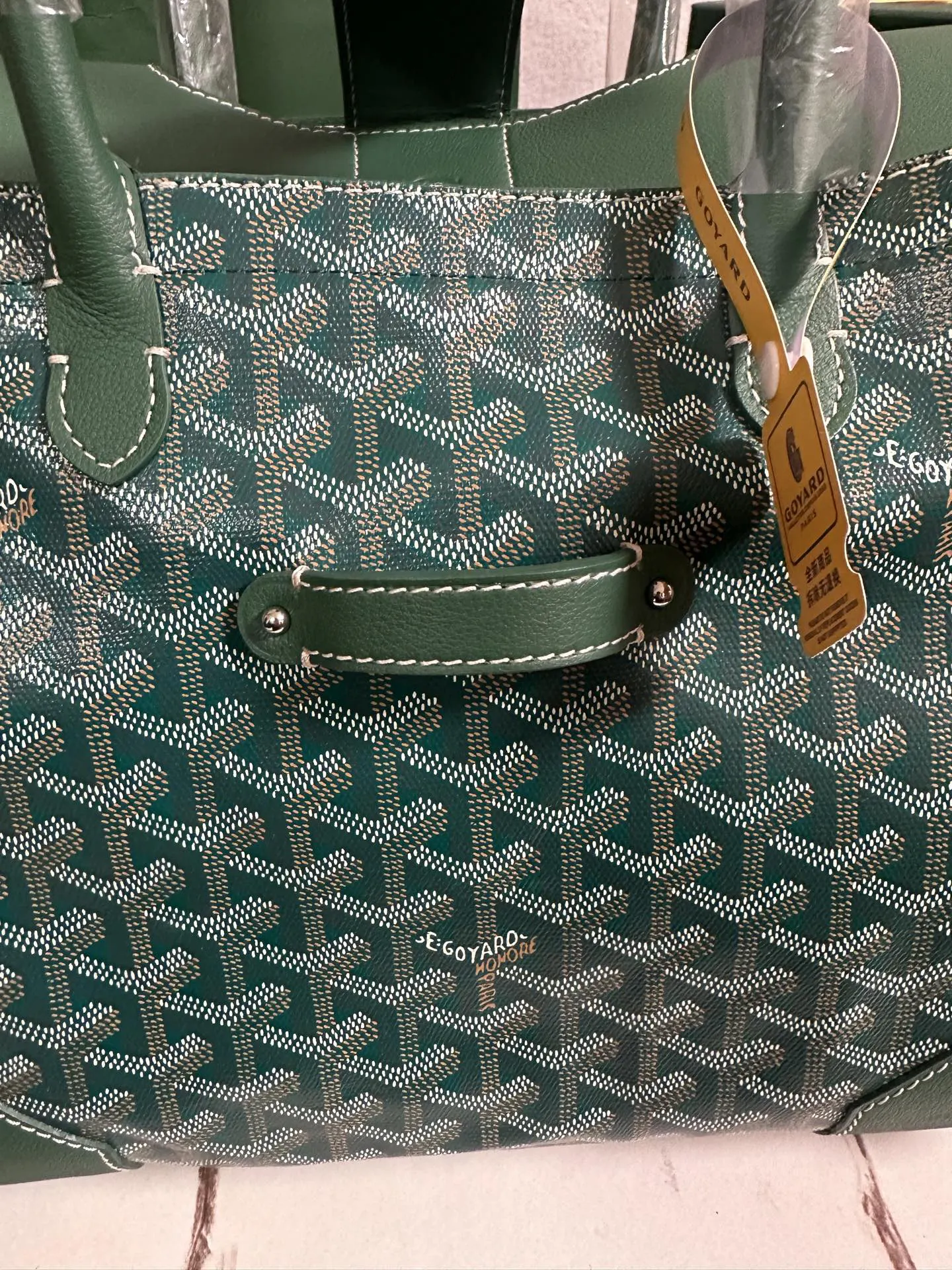 Goyard 小牛皮 无论包是打开还是合上 在内还是在外 它都能与女性生活 托特包 大容量托特款