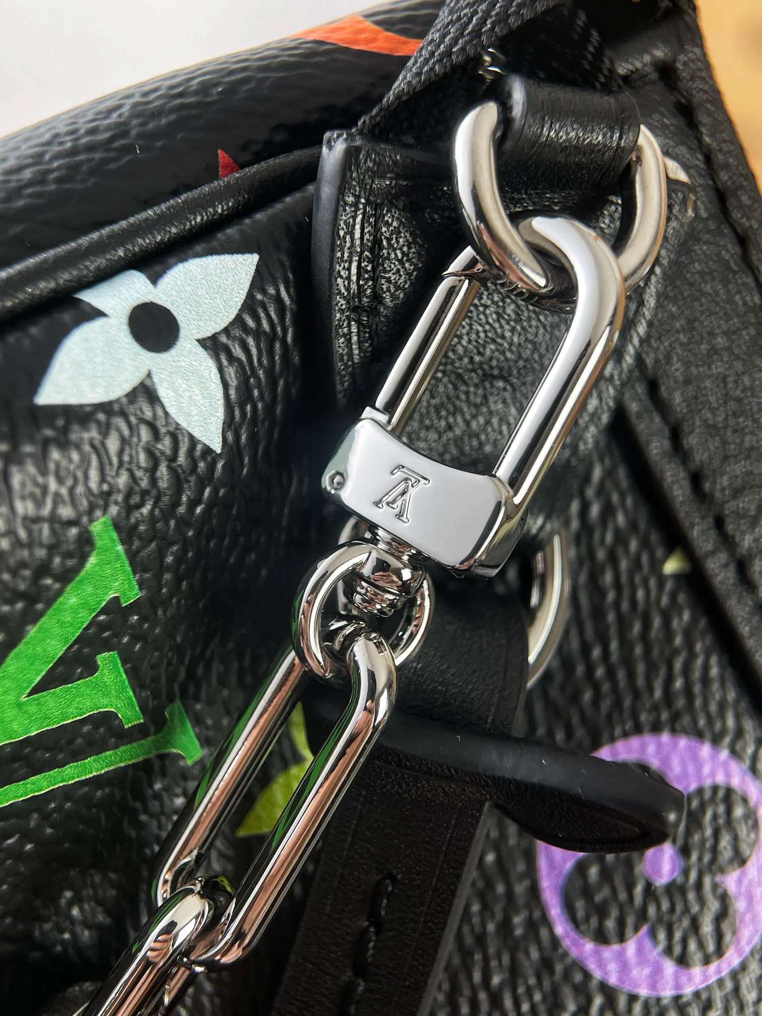 LV 牛皮 中免 动态码 黑彩 鏈條包 精致鏈條款