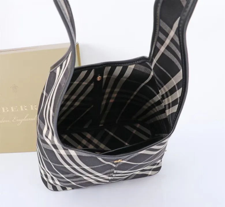 Burberry 小牛皮 托特包 大容量托特款