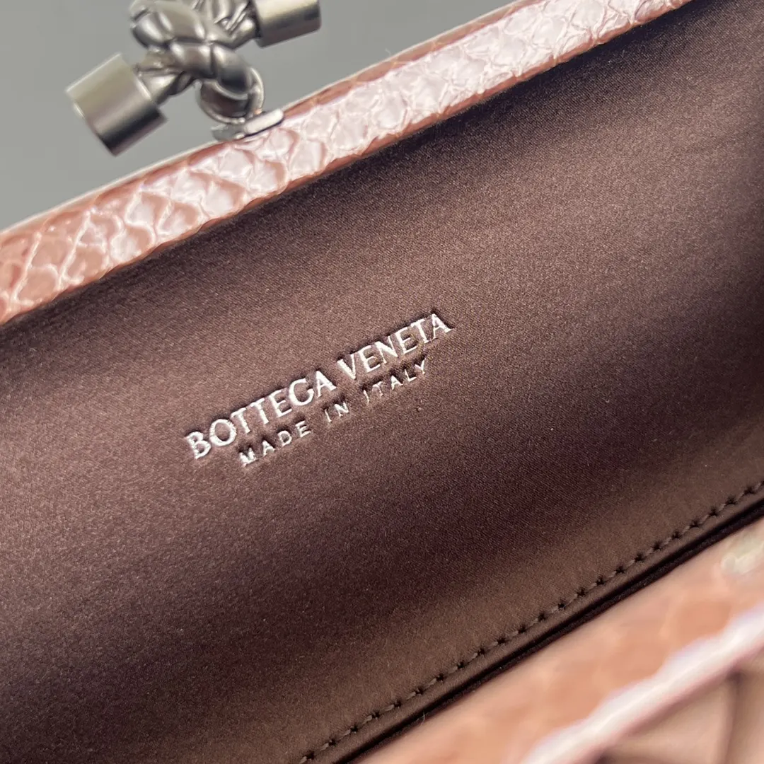 Bottega Veneta 化妆包 便携收纳款