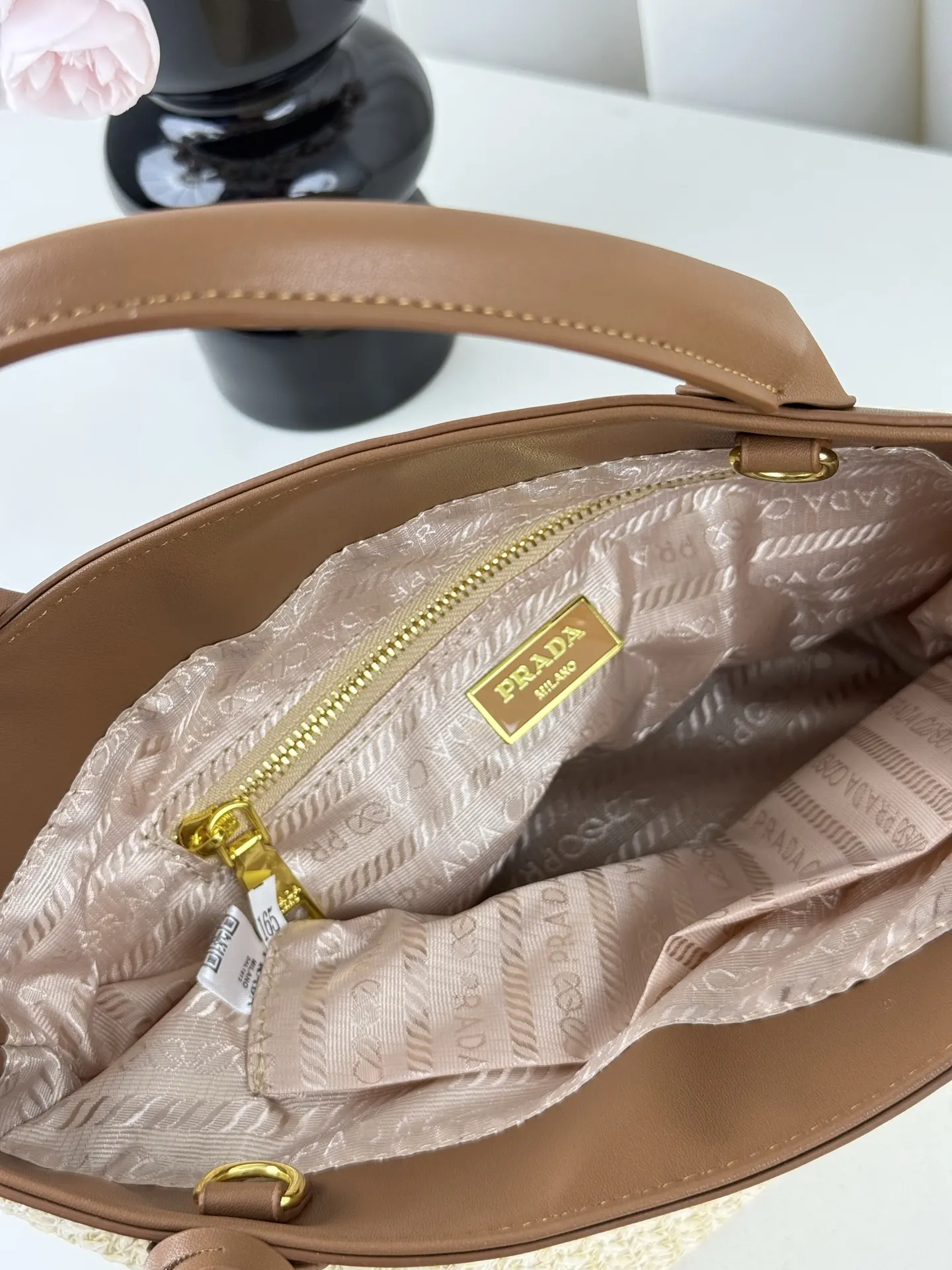 PRADA 购物袋 轻便实用款