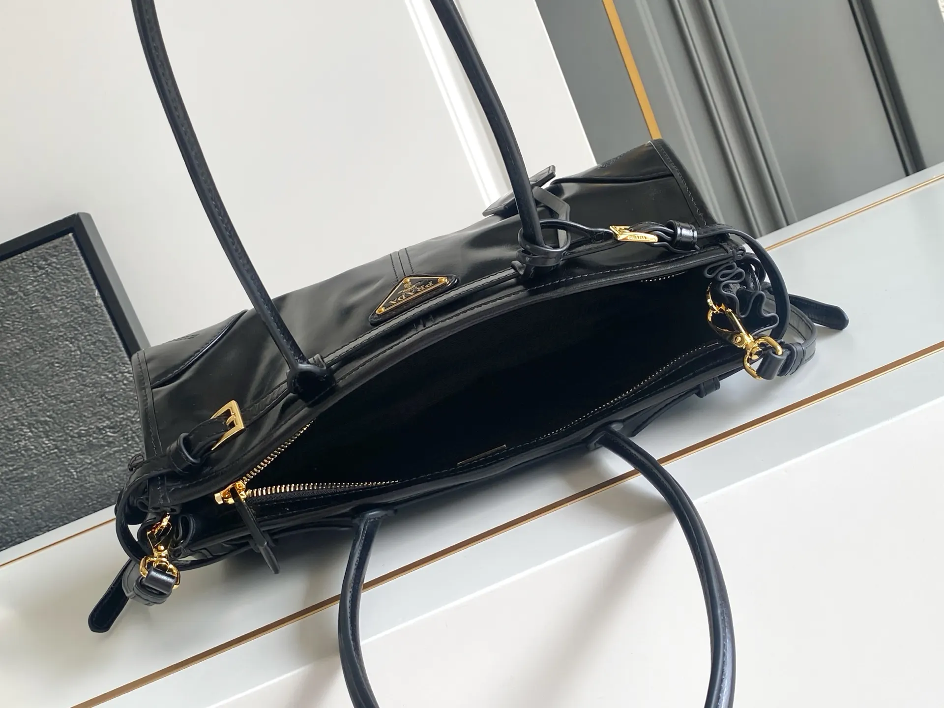 Prada 1BA426 斜挎包
