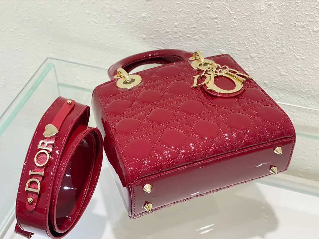 Dior Lady Dior 酒红色藤格纹手提斜挎包 漆皮款 复古款