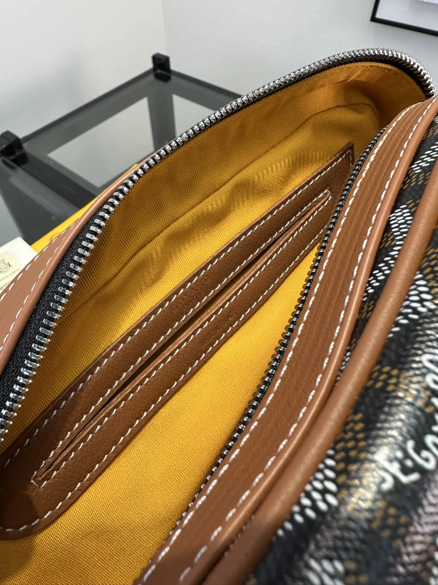 Goyard 棕色 Cap Vert相机包 斜挎包 棕色 是戈雅的经典 轻便斜挎款
