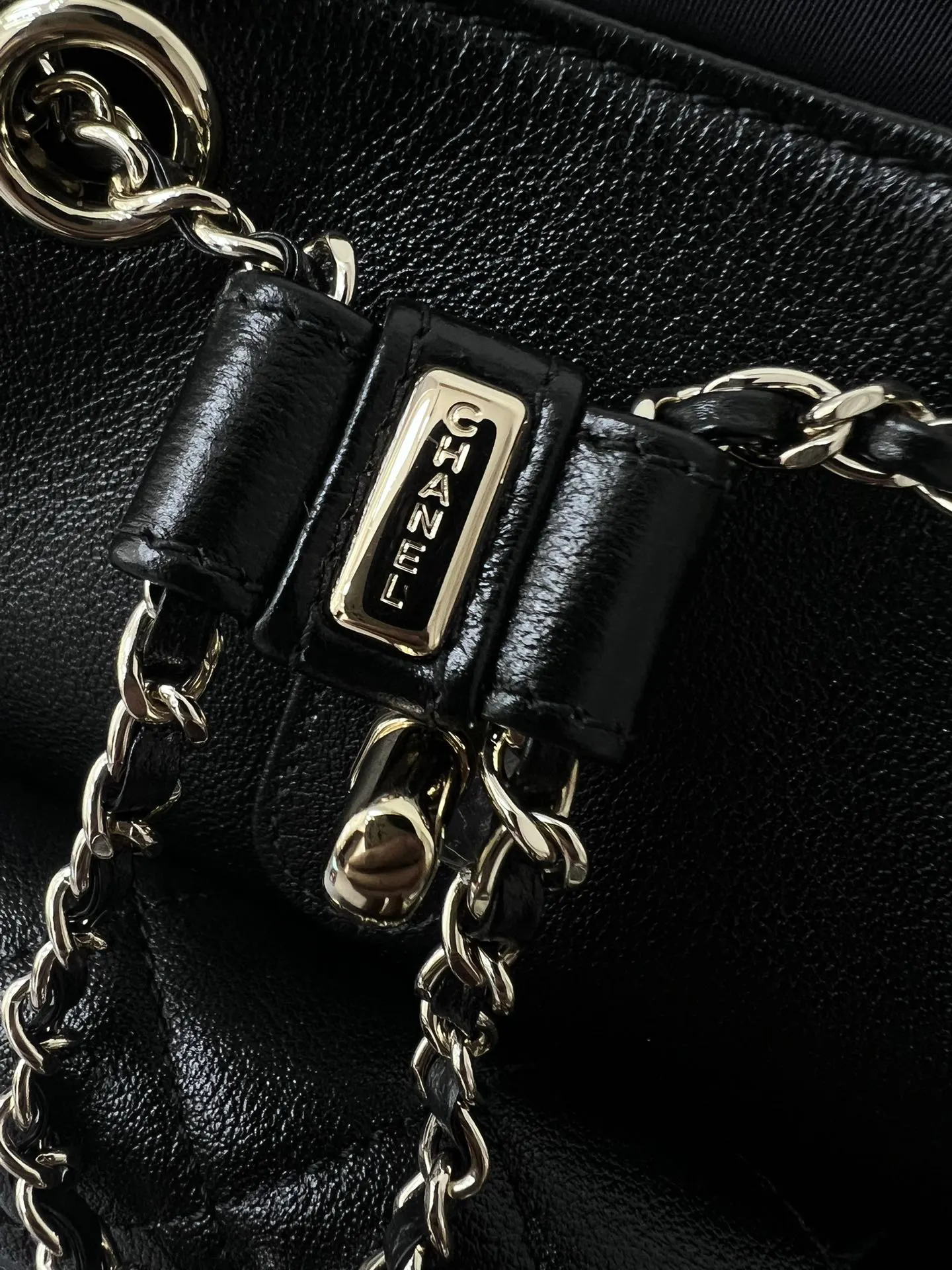 Chanel 黑色牛皮翻盖链条包 礼盒