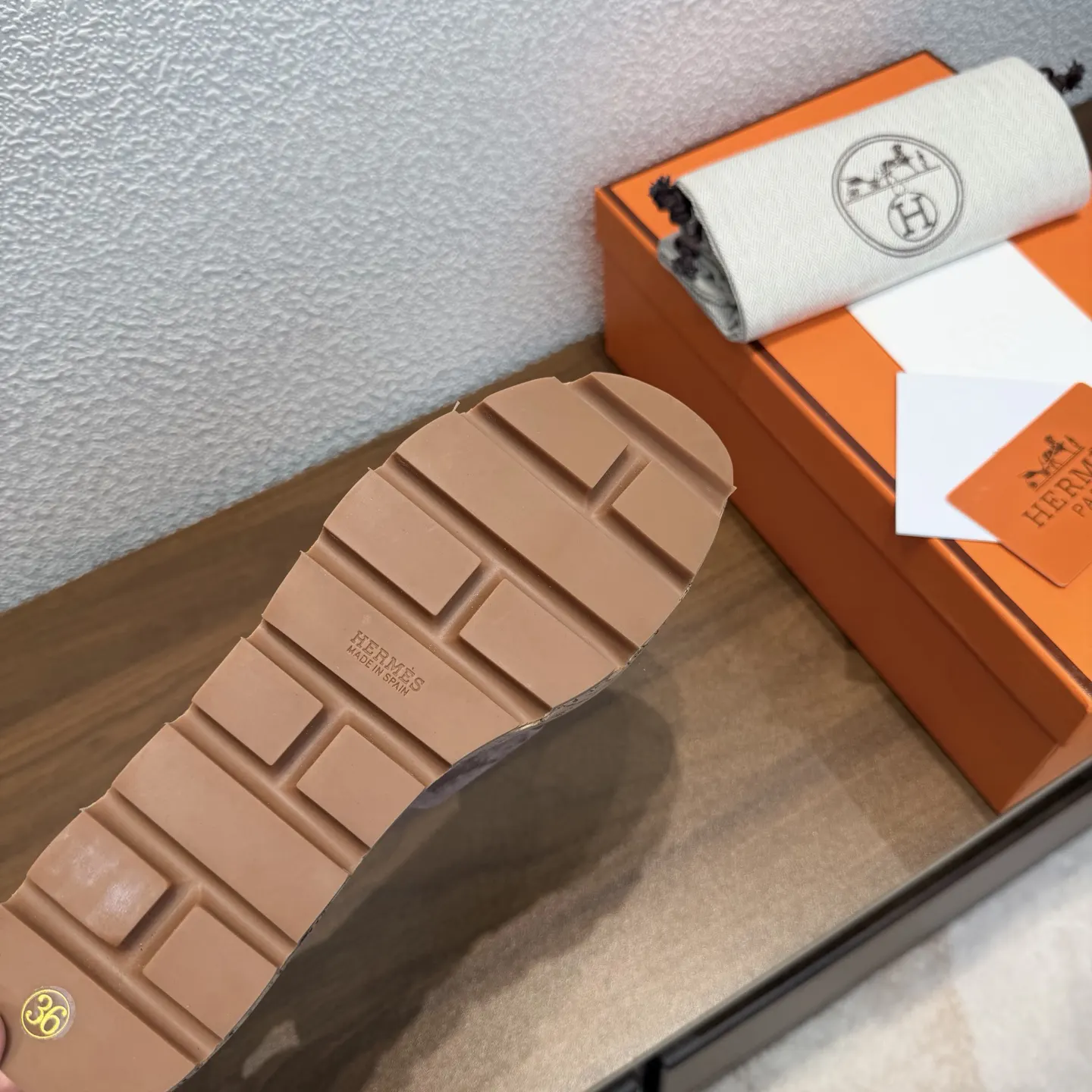 Hermès 新色系 拖鞋 舒適(數字6) Hermès 新色系 拖鞋 舒適(數字6)