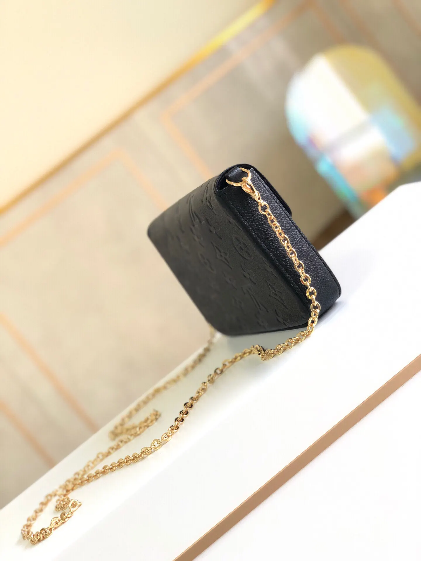 LV 黑色壓紋长款錢包 信封手拿款(數字9) LV 黑色壓紋长款錢包 信封手拿款(數字9)