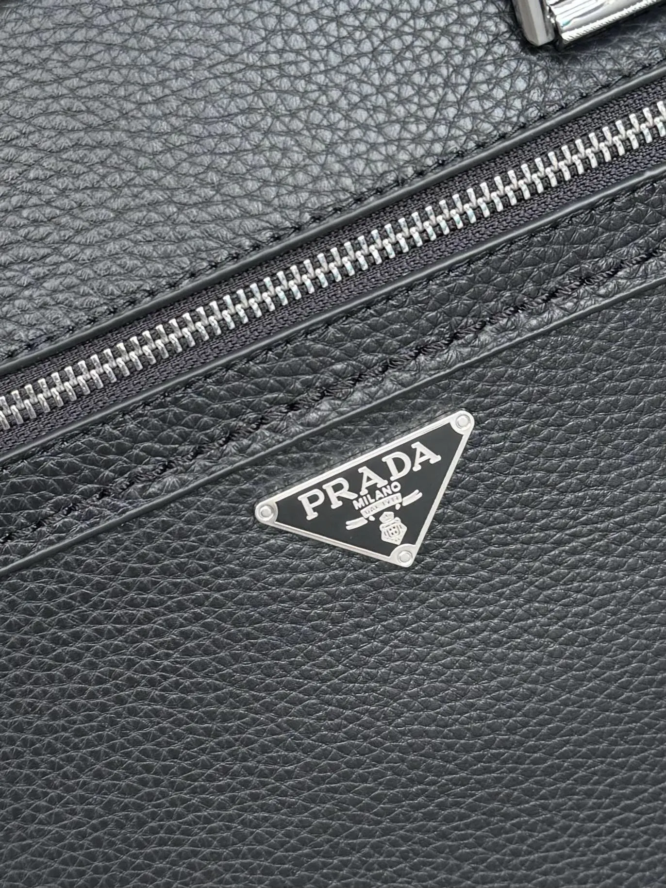 Prada 黑色 小牛皮 公文包 商務通勤款