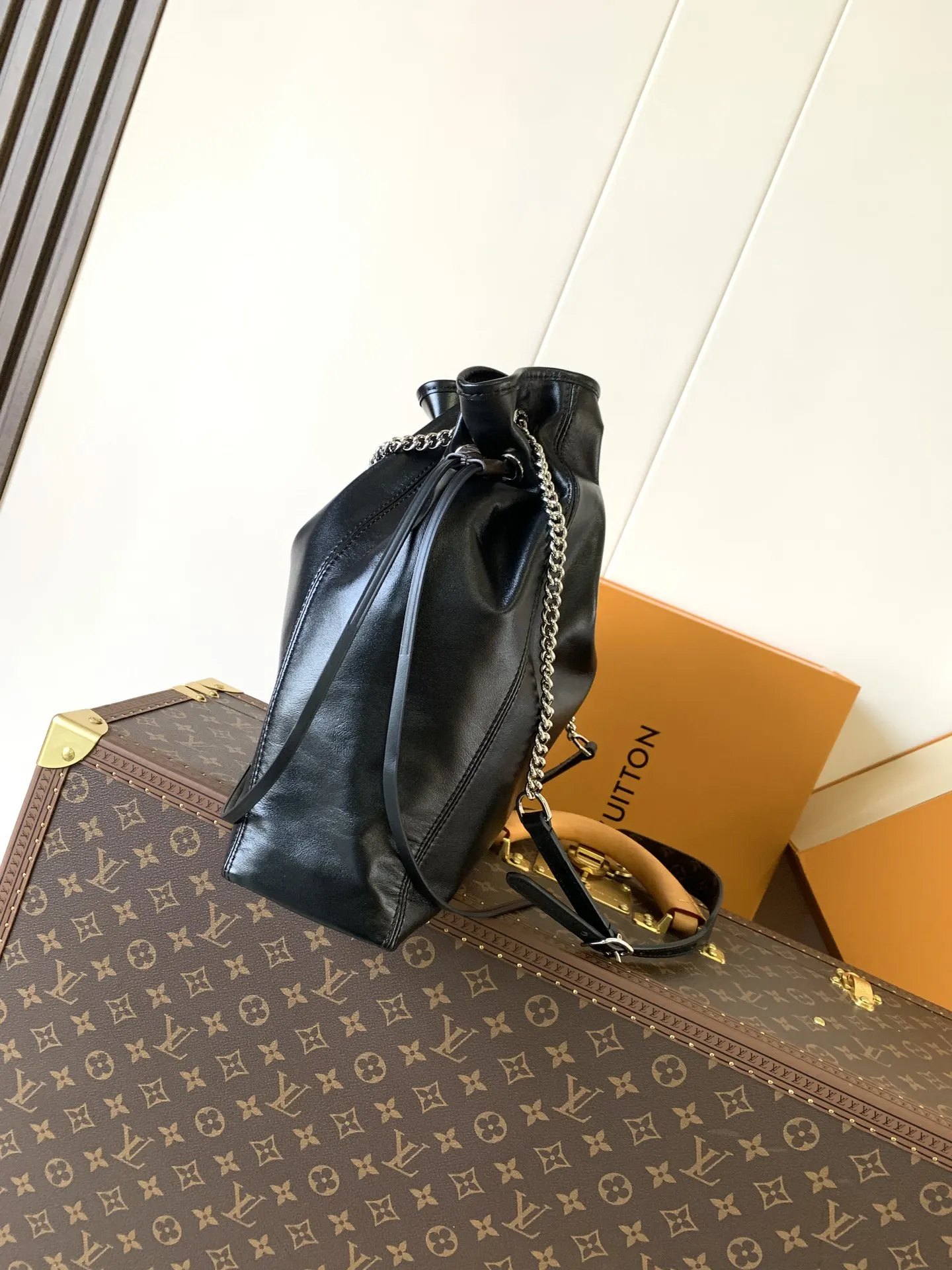 牛皮 Duty 中号手袋出自 Vib 收納包 旅行收納款