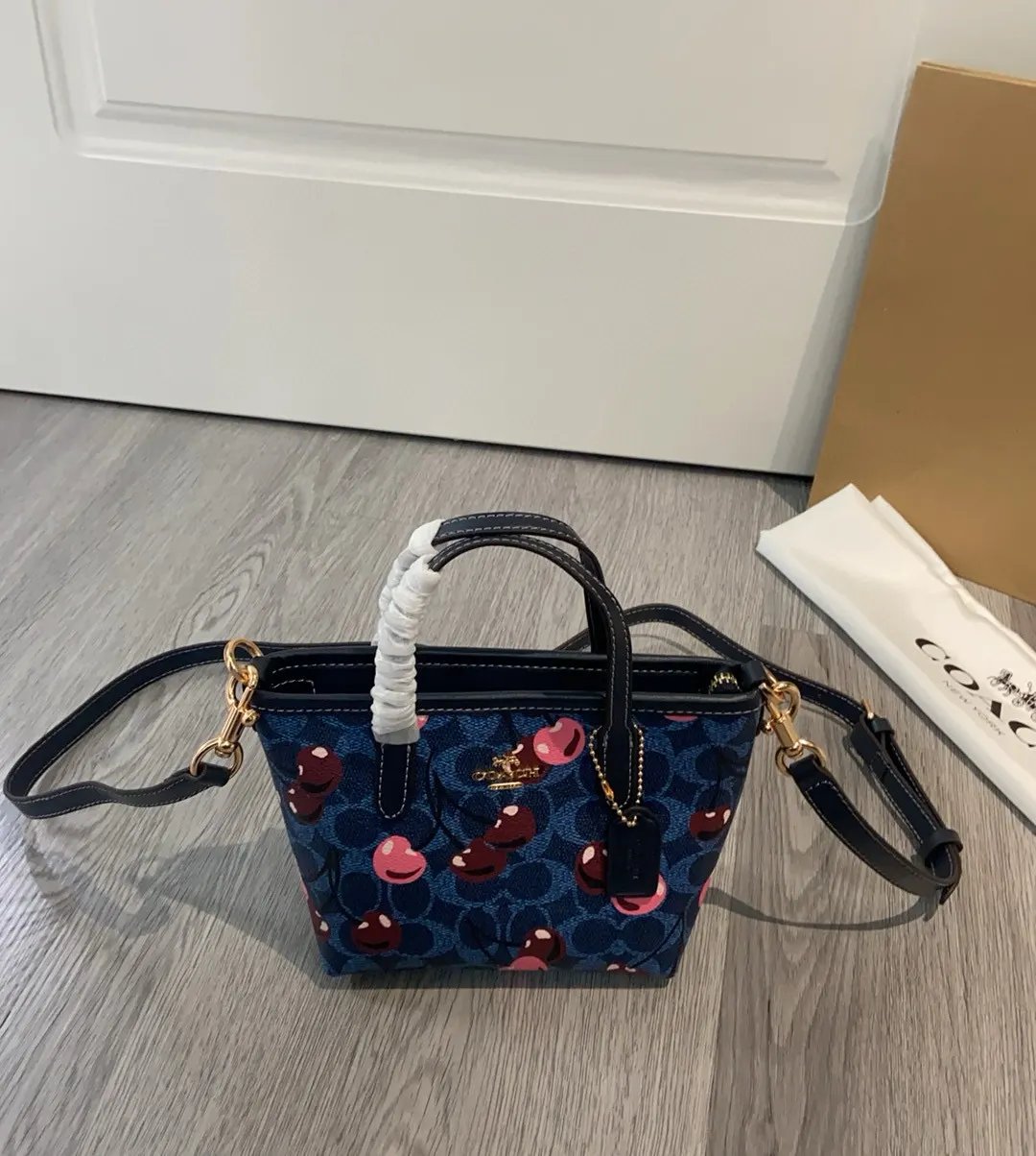 Coach 樱桃Mini City迷你小托特斜挎饺子包C 托特包 大容量托特款