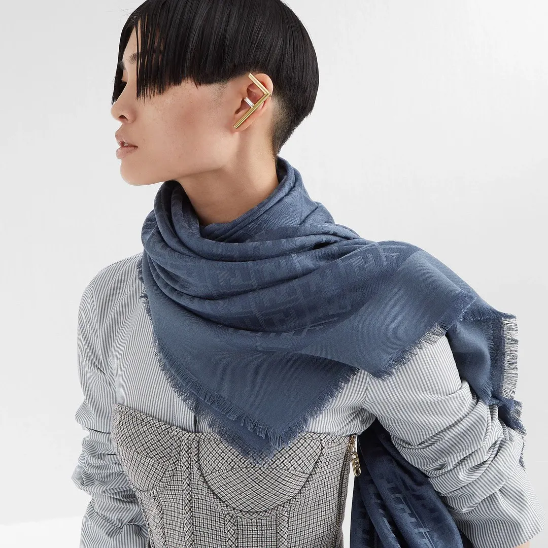 Fendi 羊毛 提花 字母 编织 披肩 保暖披肩款