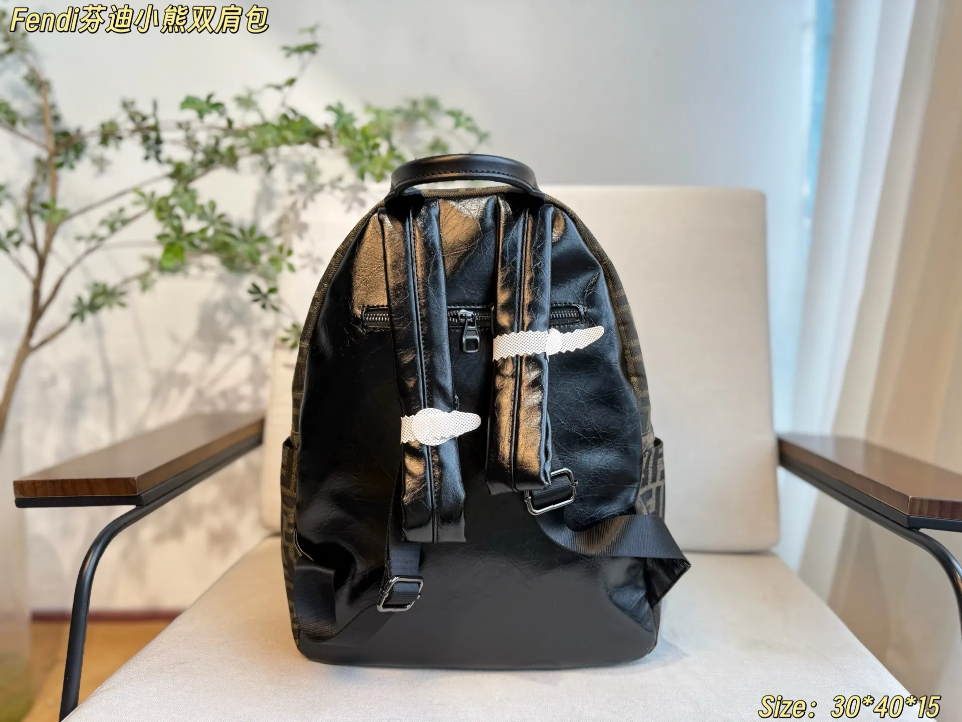 Fendi 芬迪小熊雙肩包 可可爱爱的小熊玩偶公仔 雙肩功能强大 实用雙肩款