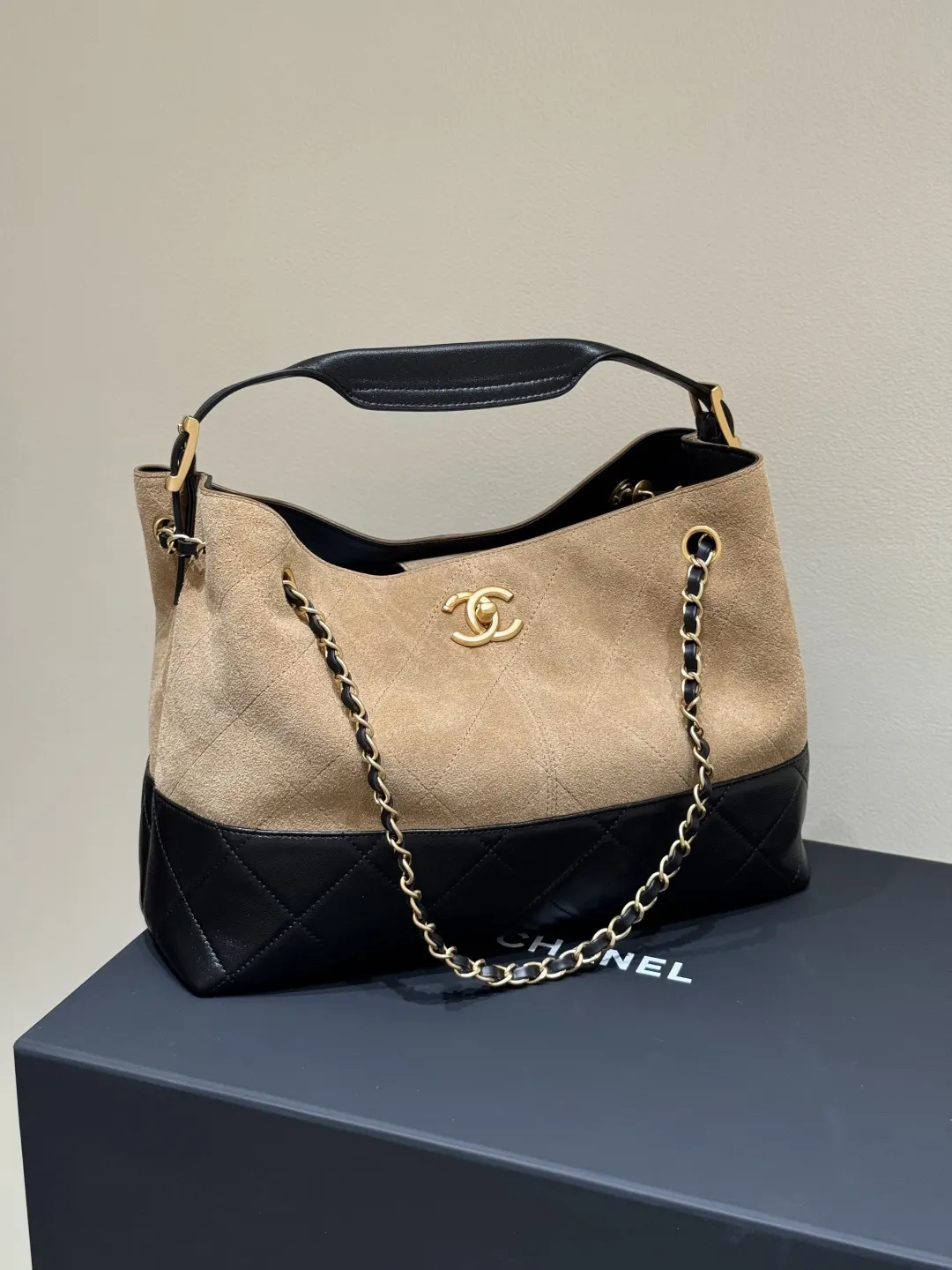 Chanel Lambskin Hobo Underarm Bag One Shoulder Back