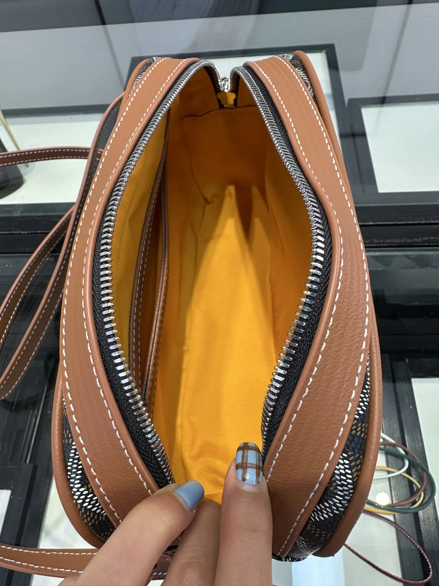 Goyard 棕色 Cap Vert相机包 斜挎包 棕色 是戈雅的经典 轻便斜挎款