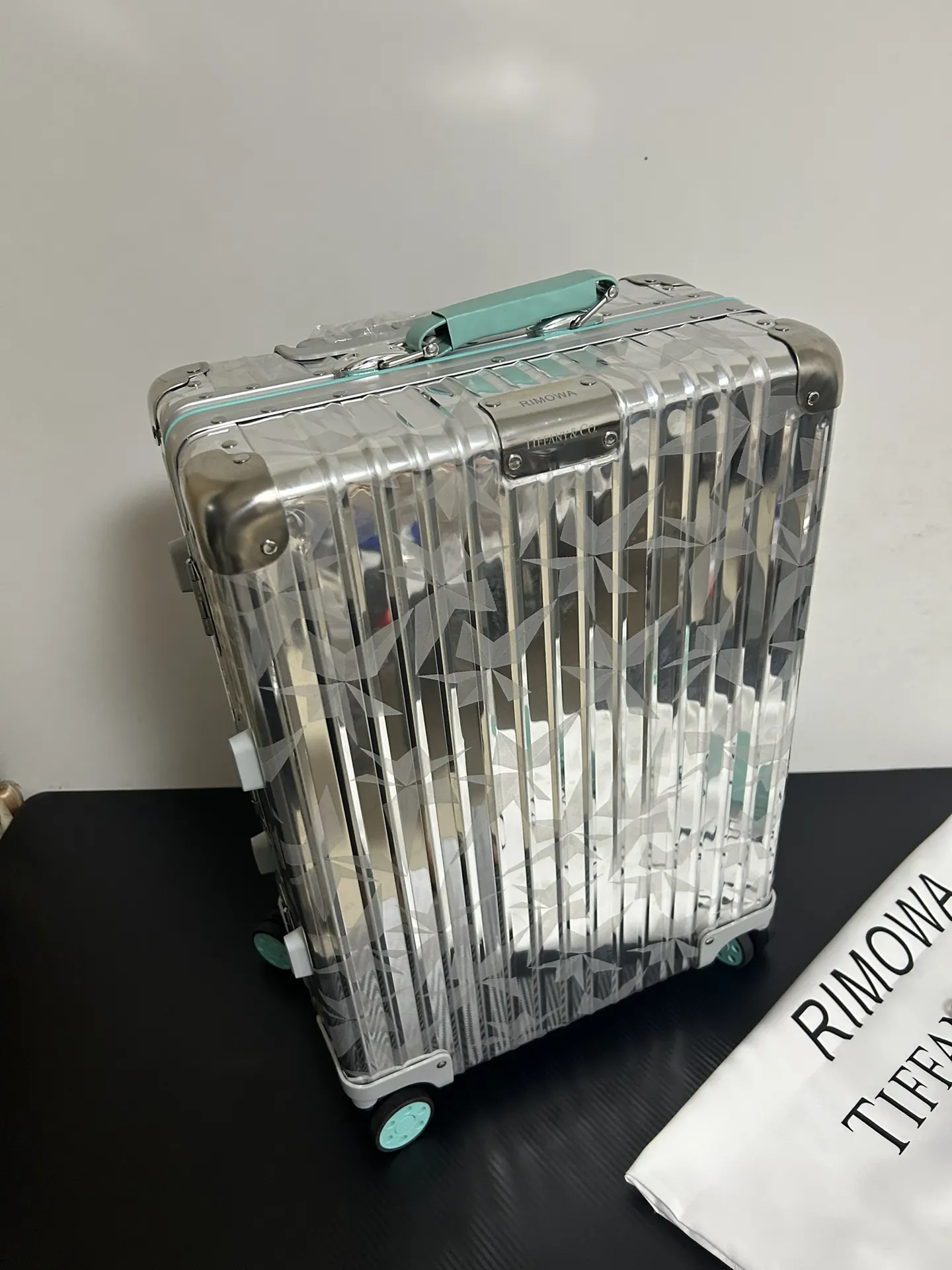 白色 帆布 最美联名款 来自Tiffa联合携手共创的 寸登机箱 行李箱 旅行拉杆款 轻便出行款