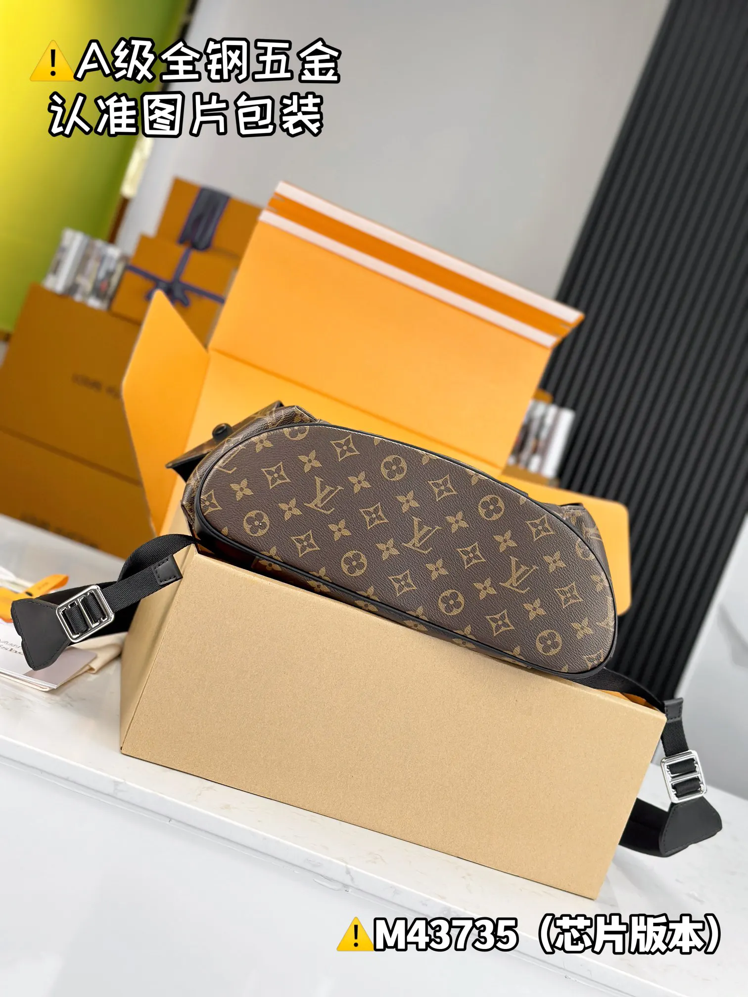 高弹面料 Christopher 中号雙肩包 实用雙肩款