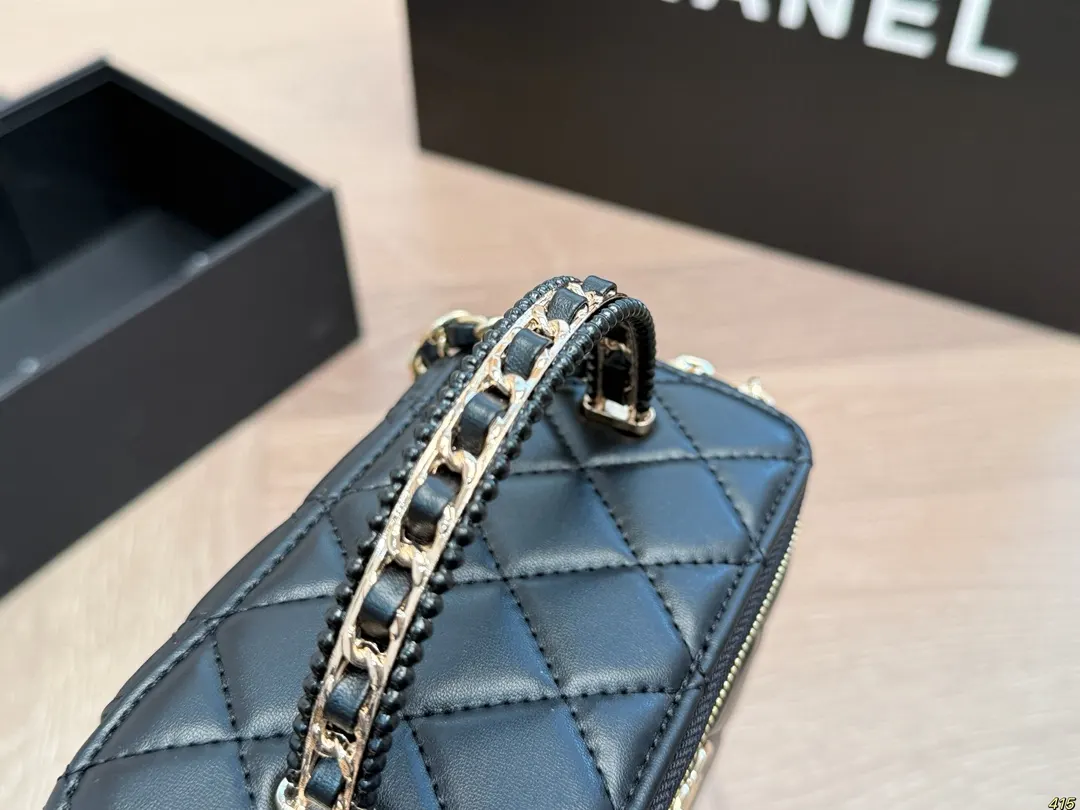 CHANEL 羊皮 羊皮纹 手柄化妝盒 那么好看 那么 斜背包 輕便斜挎款
