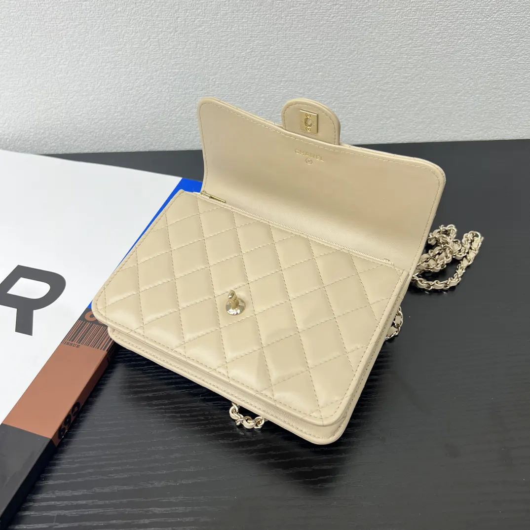 CHANEL 米色小牛皮手提包 金链斜挎款