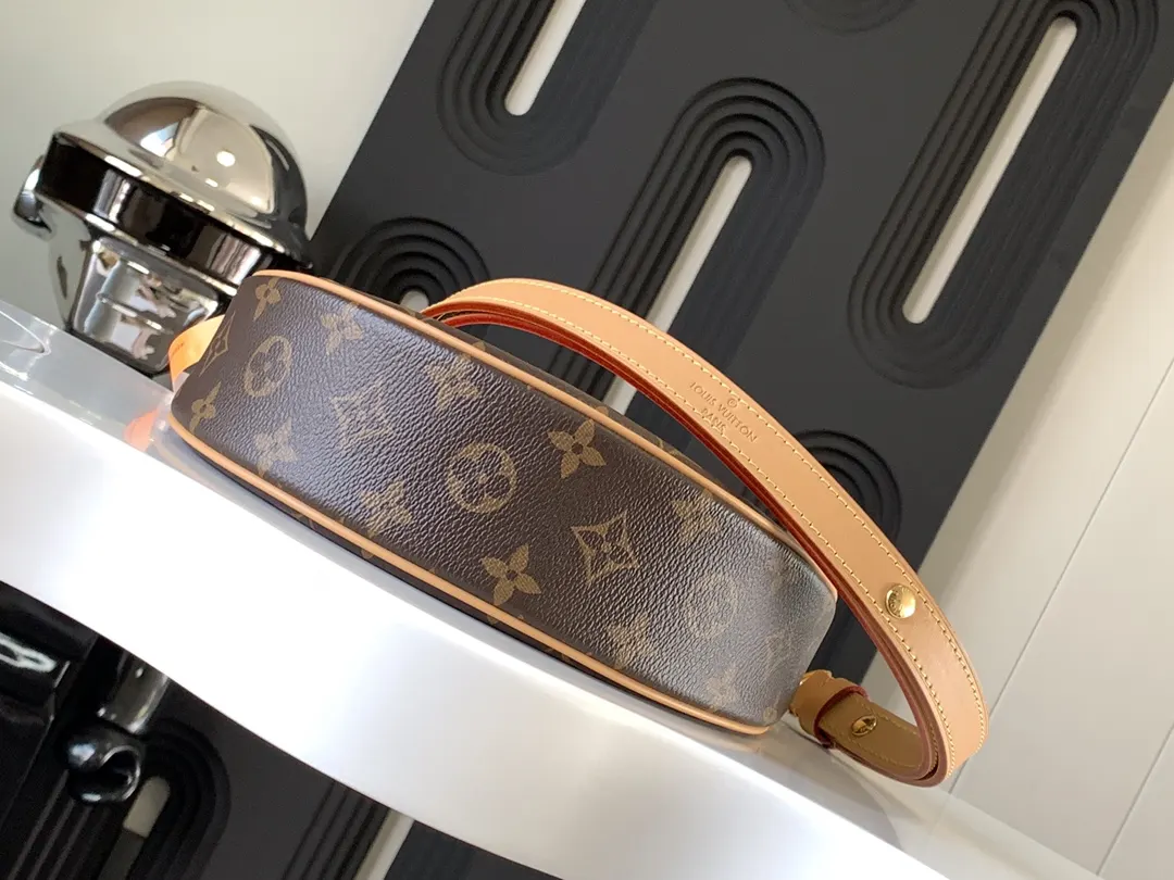 Louis Vuitton M81098 Hobo Bag