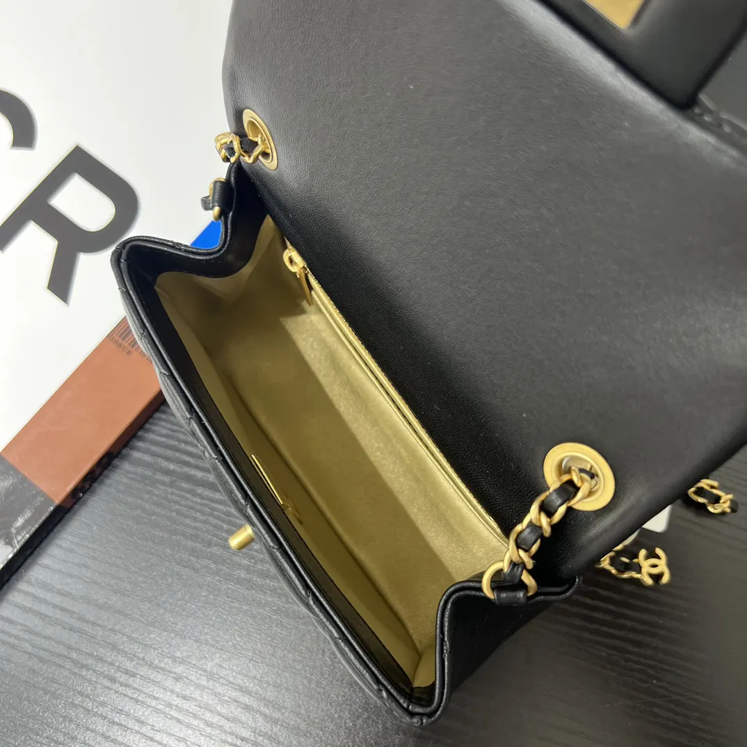 CHANEL 黑色小羊皮菱格链条包 金扣款