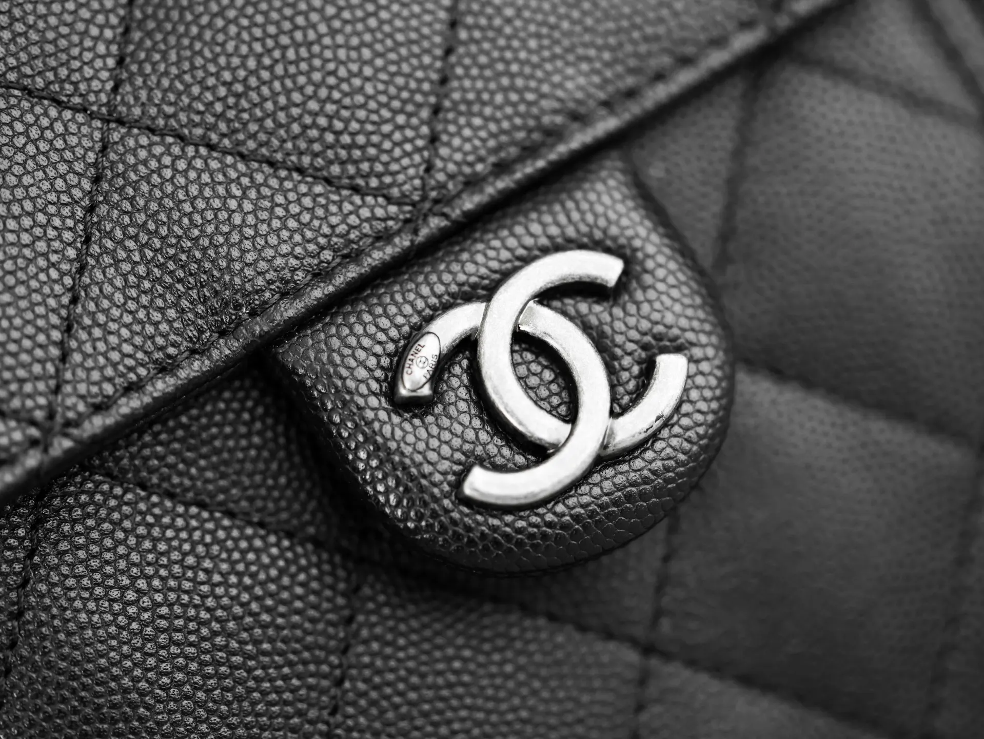 CHANEL 小牛皮 球纹銀扣 包身采用颗粒压花小牛皮 不仅質感高級 手提包 通勤手提款