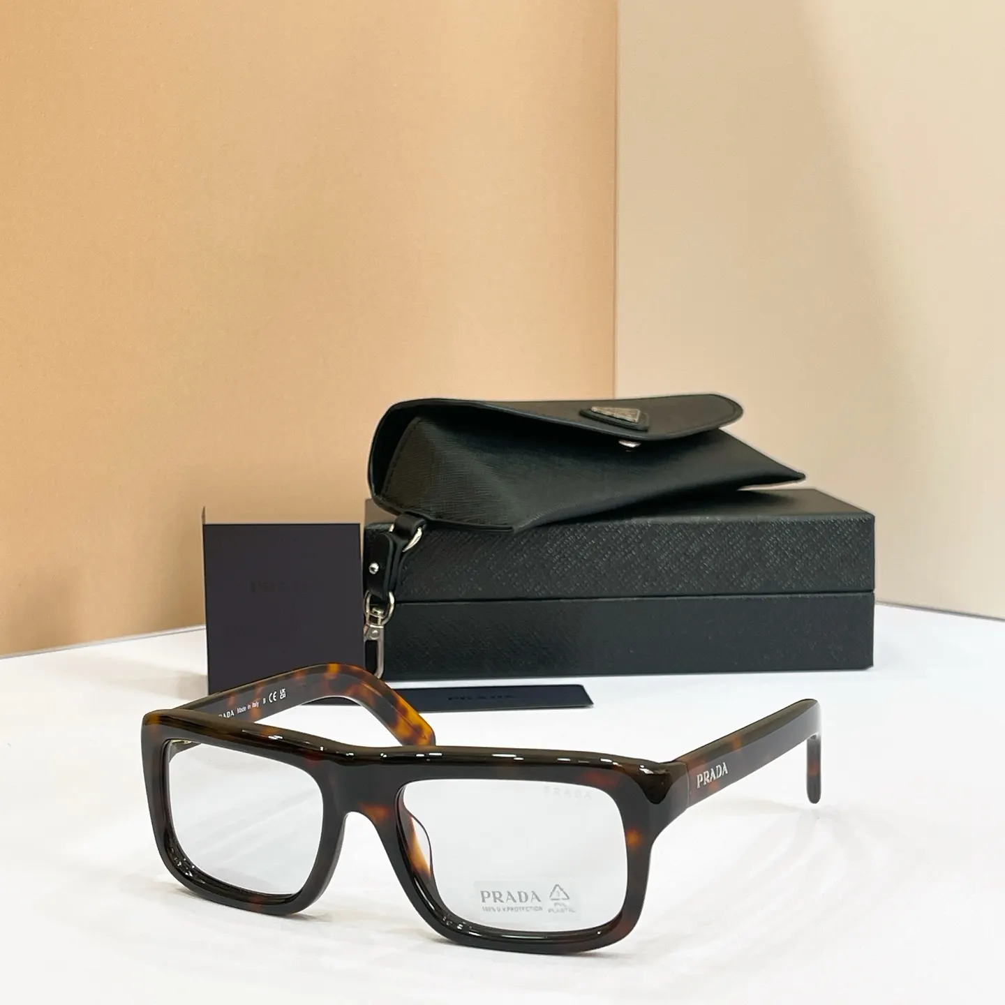 Prada SPR D11 太阳镜