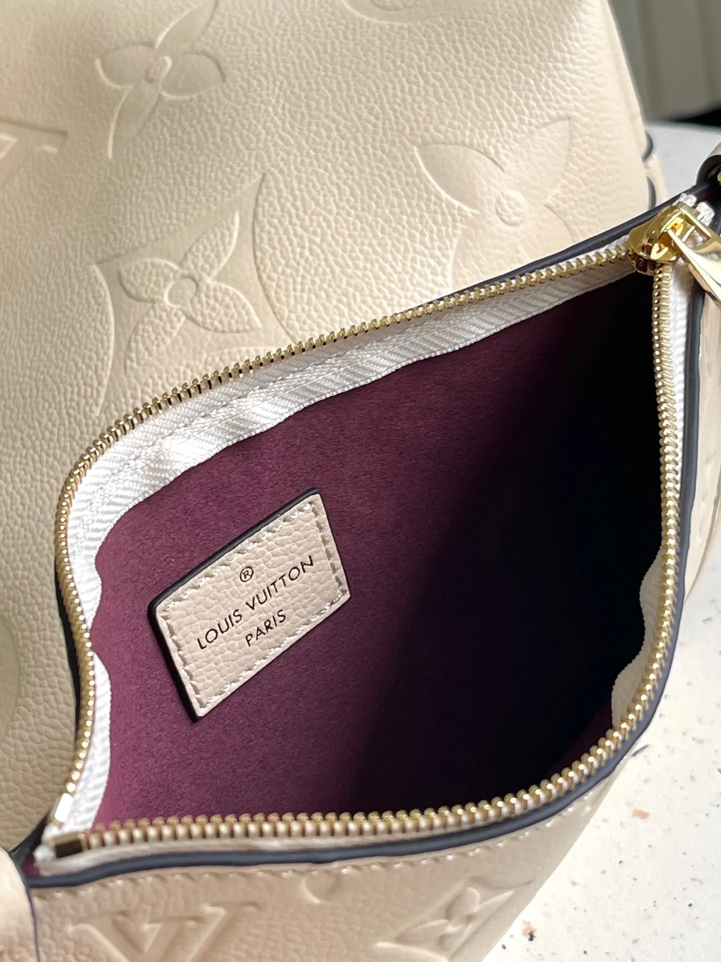 CarryAll 白色 米白 Mo手拿包 精致手拿款