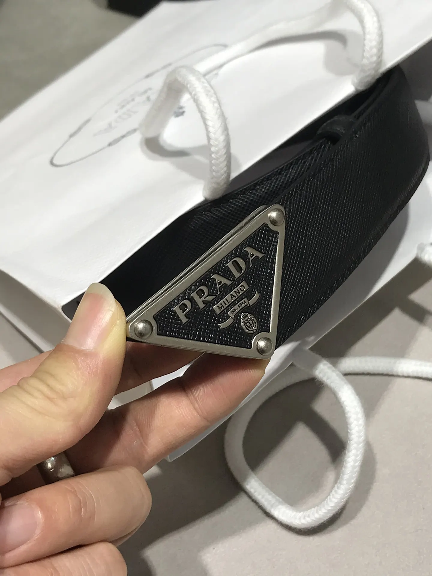 Prada 牛皮 三角标 腰带 通勤搭配