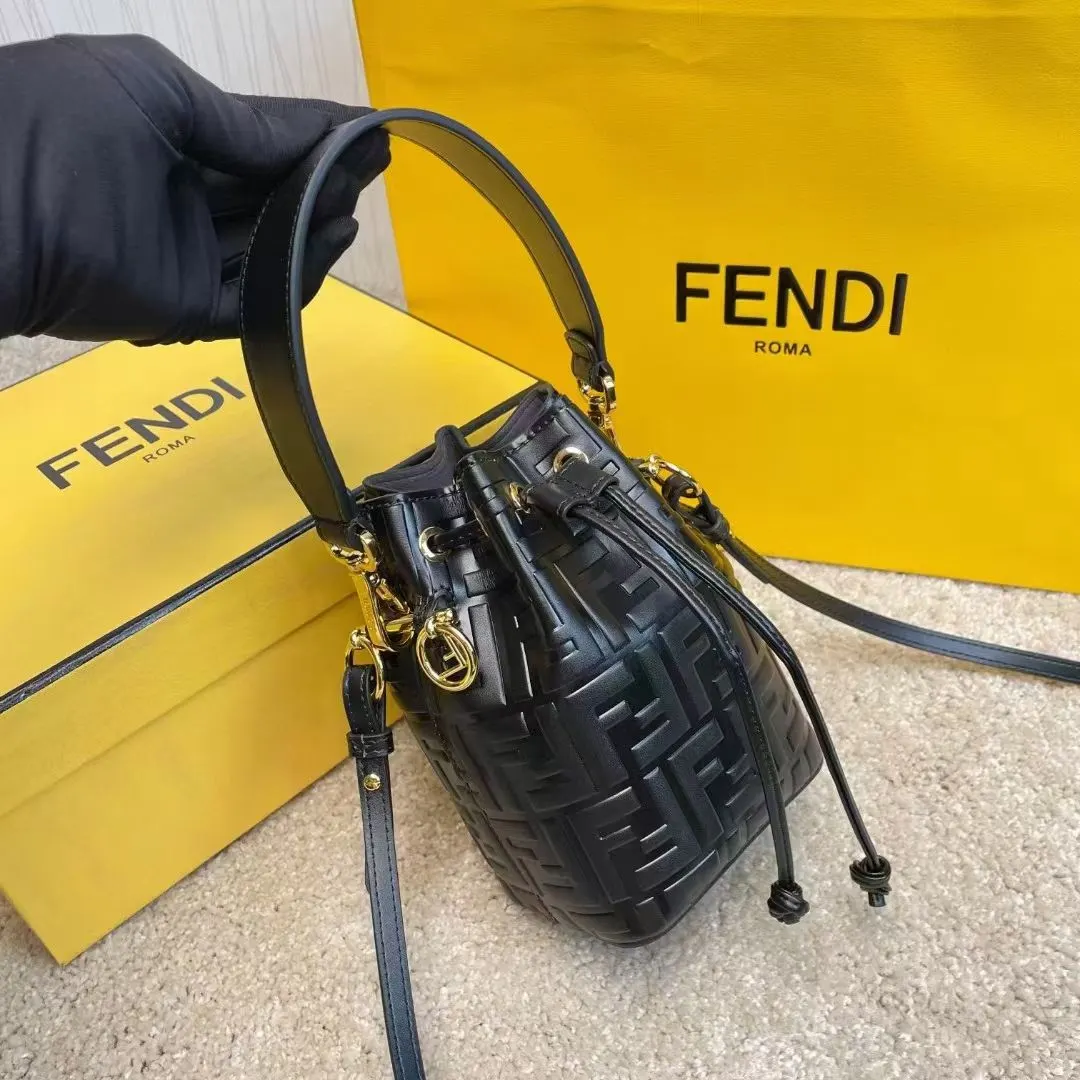 Fendi 白色 金色 小牛皮 水桶包 休闲水桶款