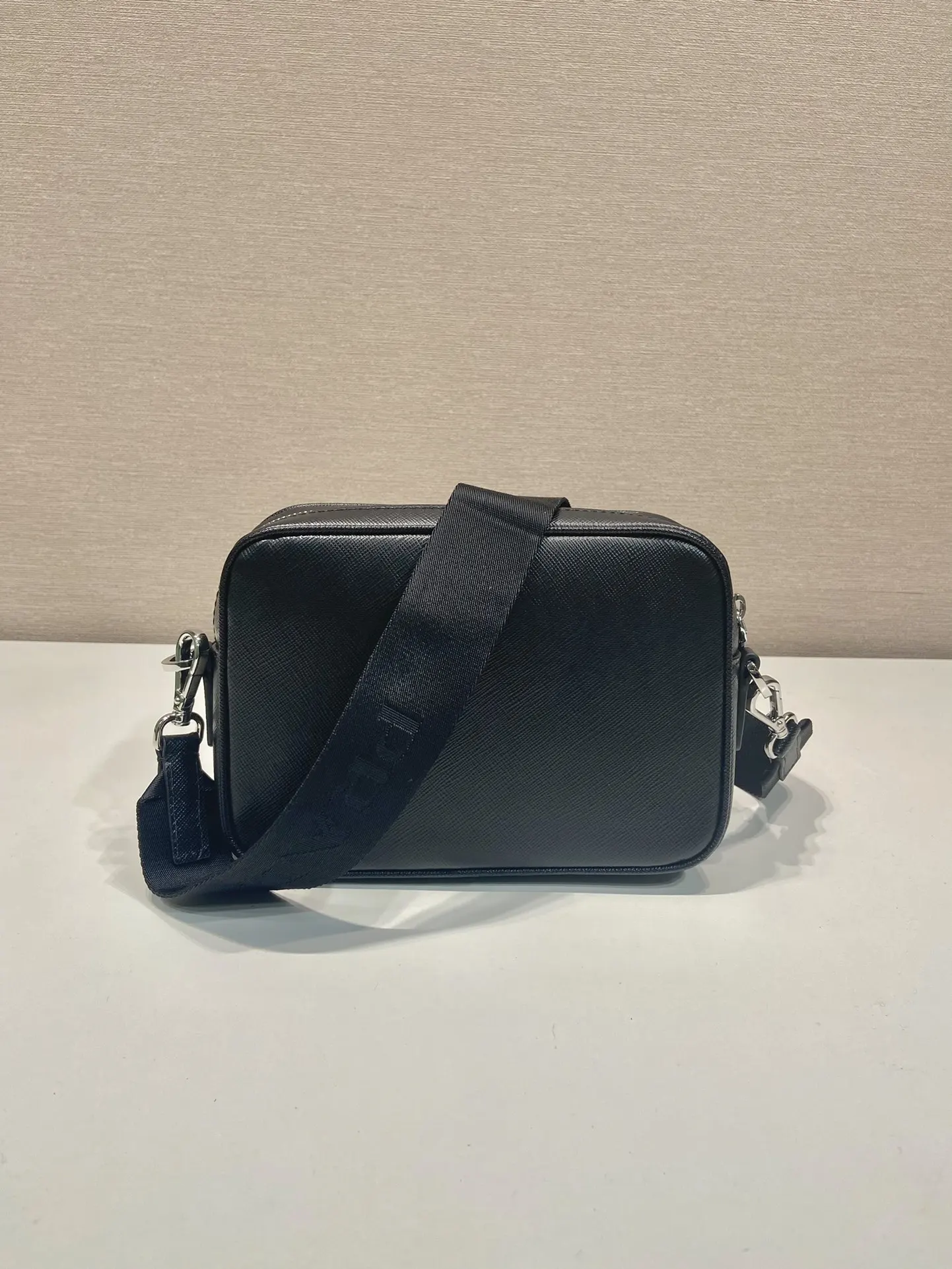 Prada Re-Nylon 2VH170 尼龙 Saffiano十字纹牛皮 三角标 单肩包