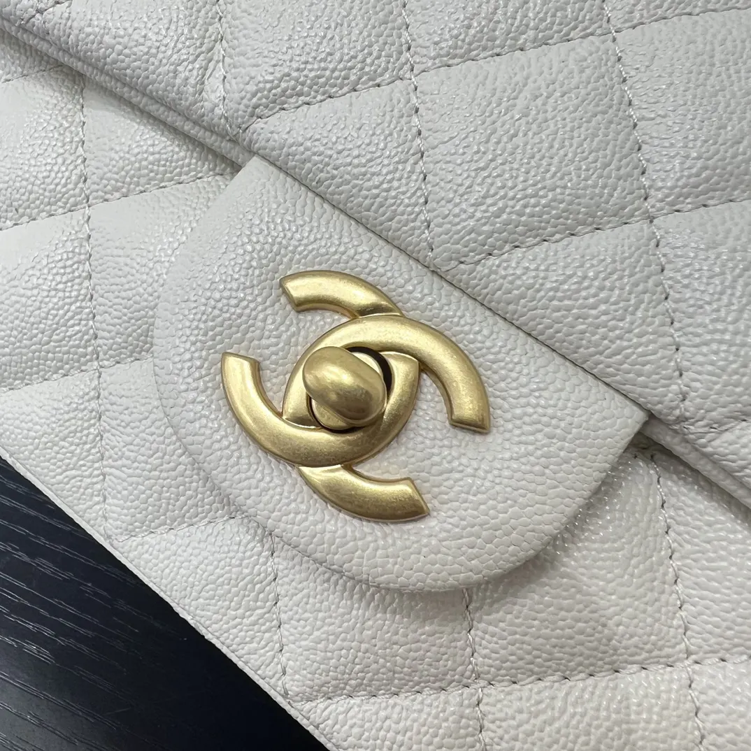 CHANEL 米白色牛皮翻盖链条包 金扣款