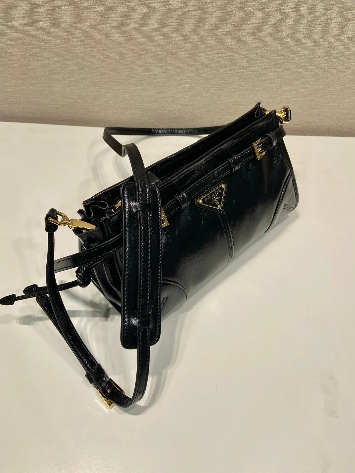 PRADA 斜挎包 日常通勤款