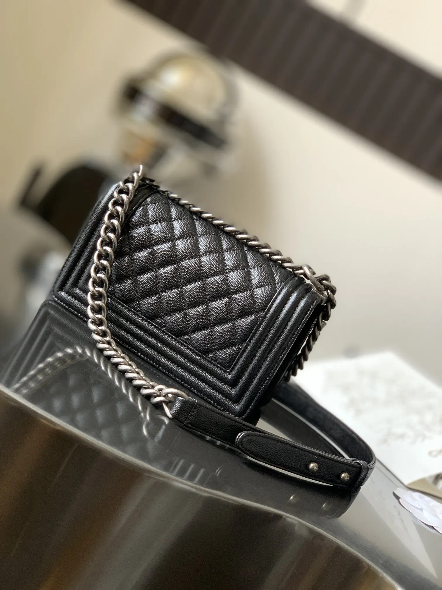 Chanel 黑色 皮革 菱格絎縫 斜背包