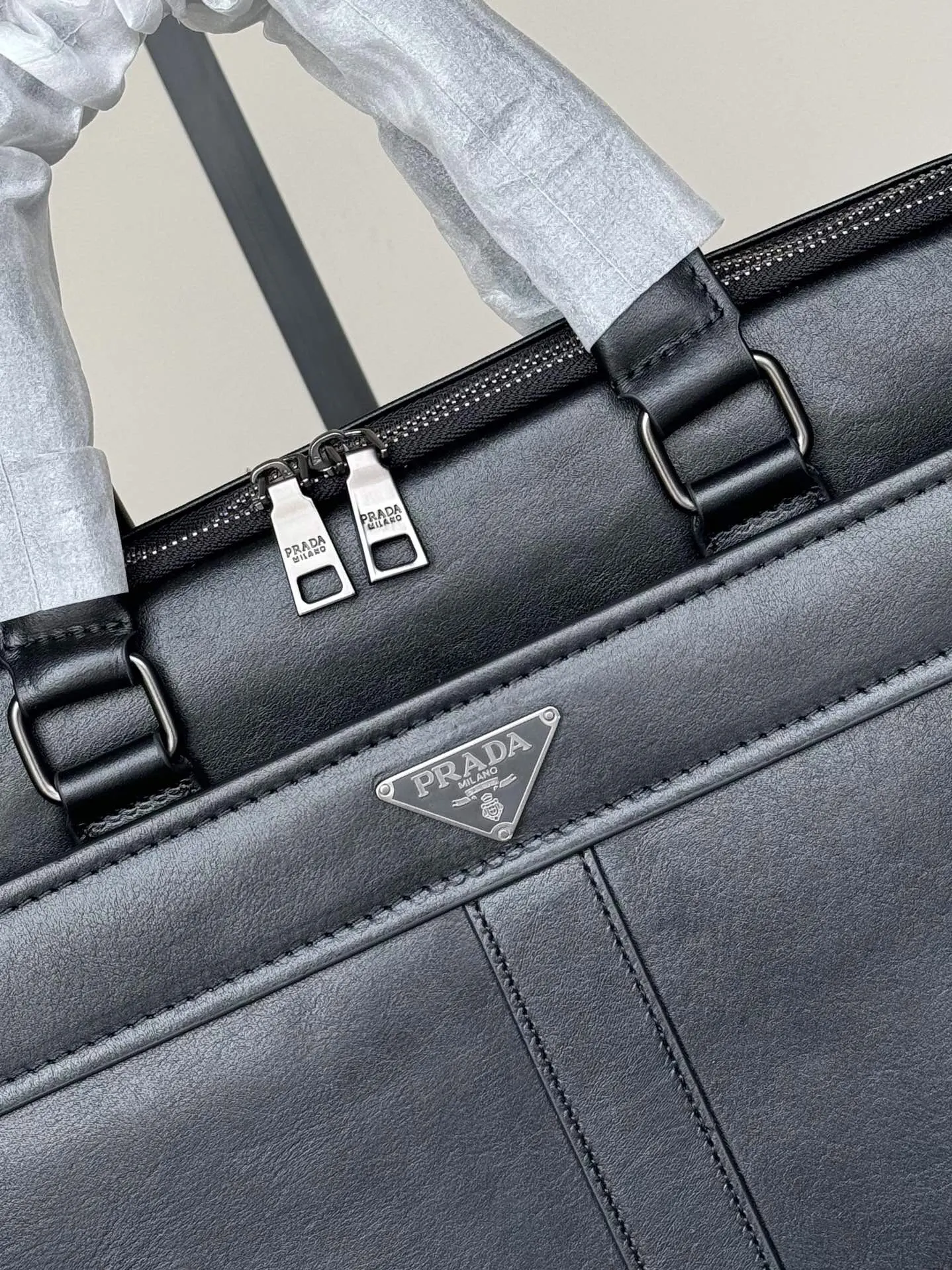 Prada 黑色 牛皮 厂价 公文包 商務通勤款