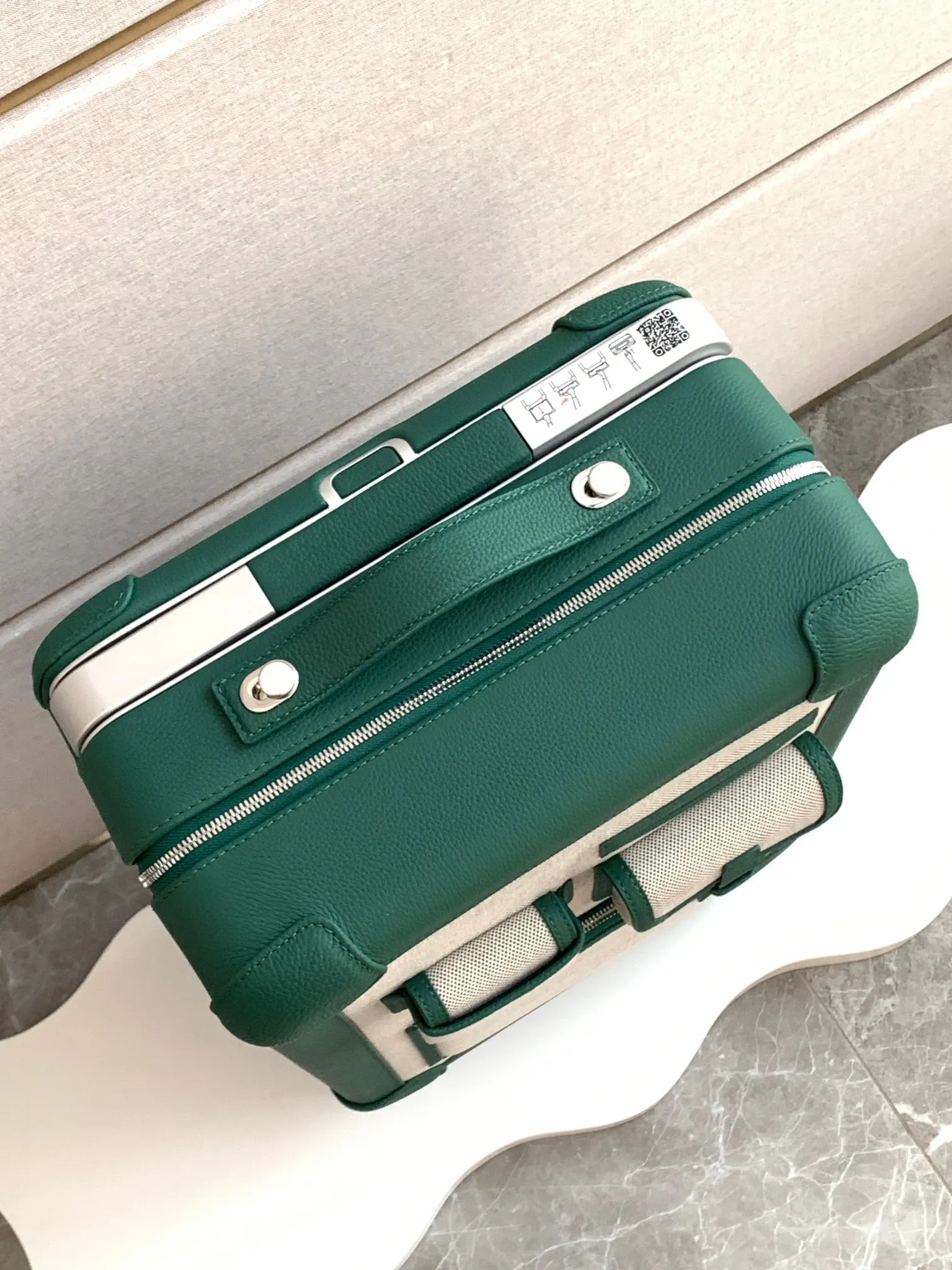 RMS行李箱陆续 订制款决定的小众和限量 受众群体 旅行拉杆款 轻便出行款