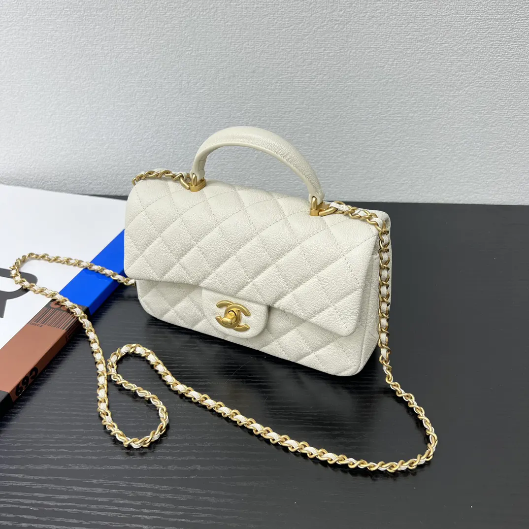 CHANEL 米白色牛皮翻盖链条包 金扣款
