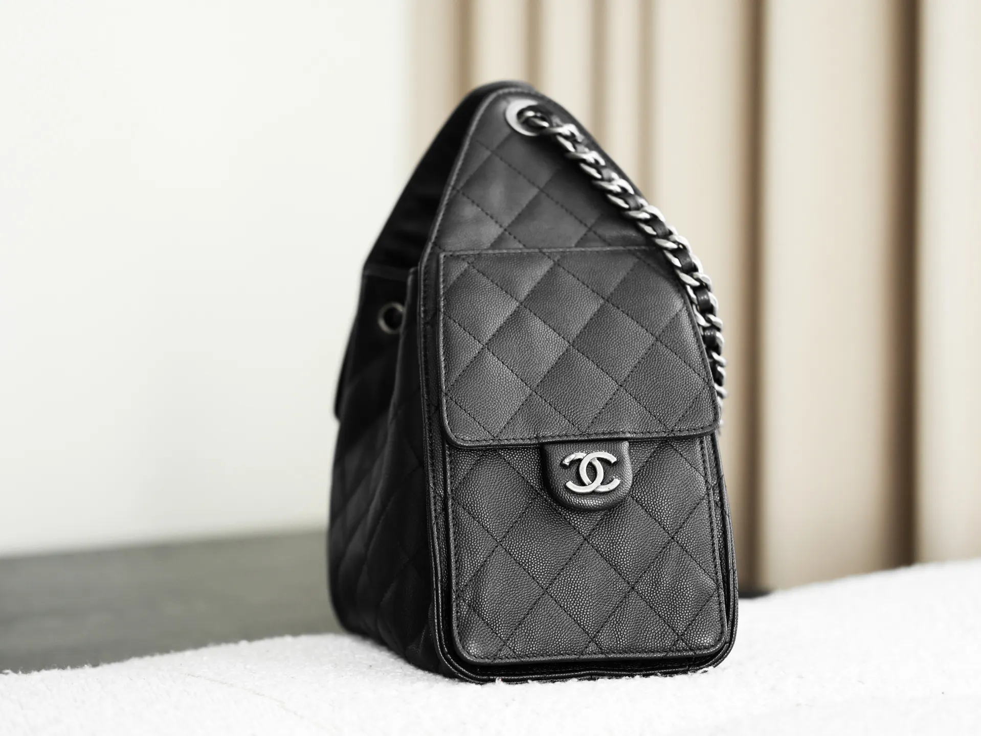 CHANEL 小牛皮 球纹銀扣 包身采用颗粒压花小牛皮 不仅質感高級 手提包 通勤手提款