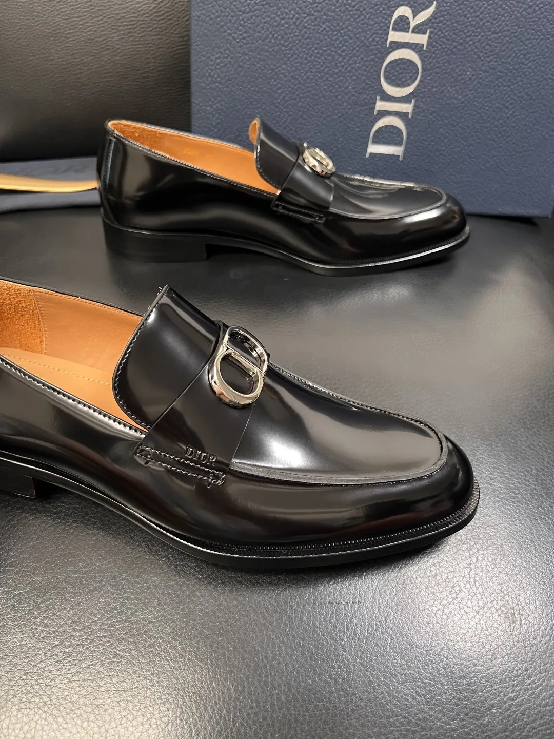 Dior Lady Dior 银白色手提斜挎包 金扣款