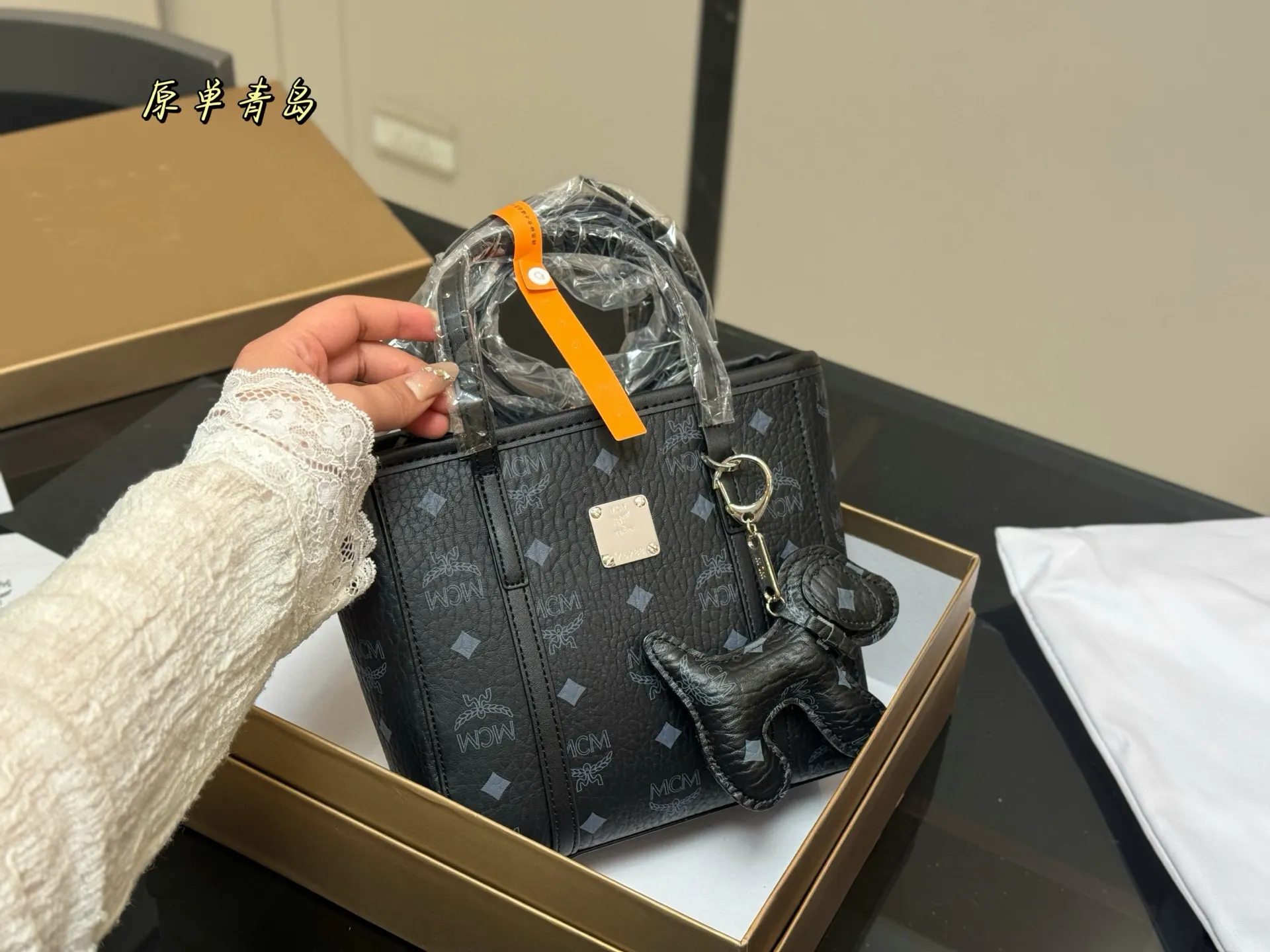 俏皮很百搭 赠送可爱的小狗掛件 斜背包 輕便斜挎款