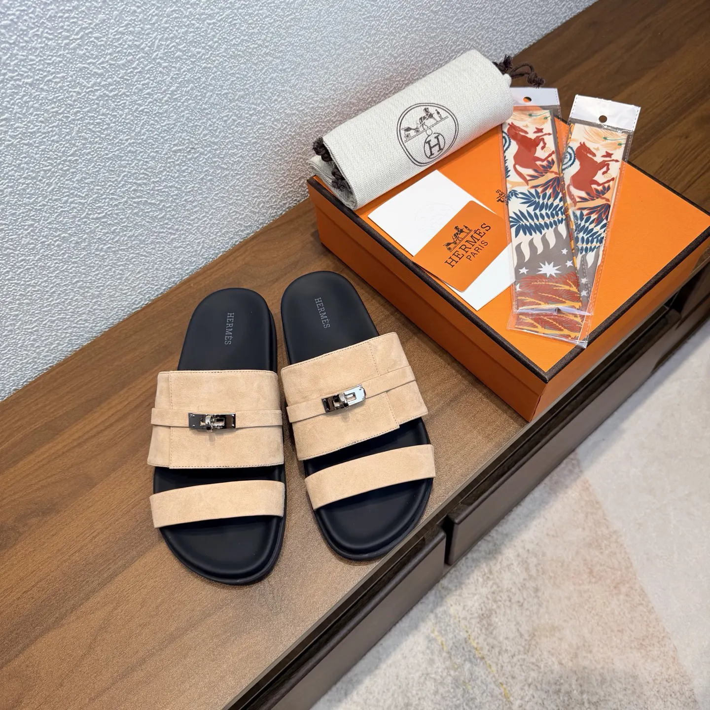 Hermès 经典 小牛皮 拖鞋 舒适