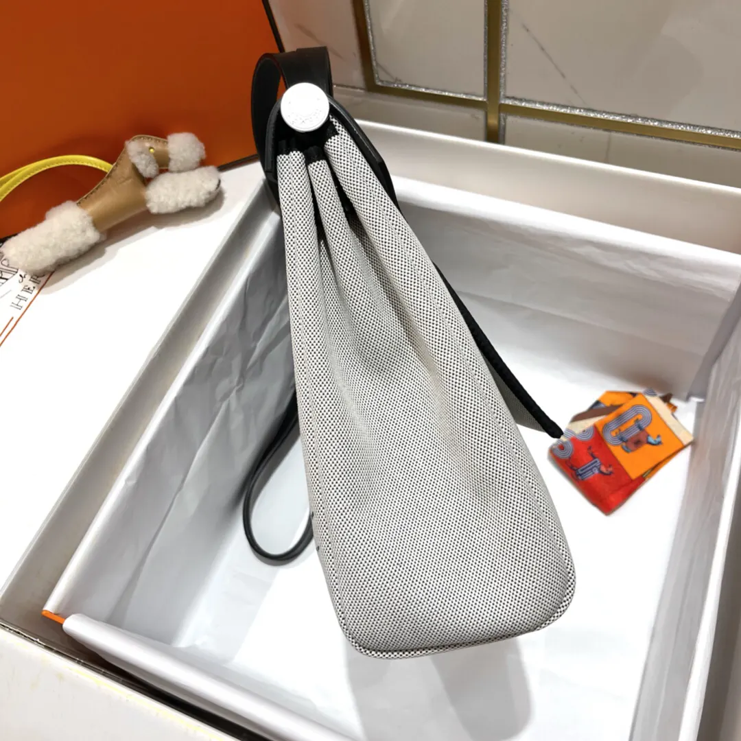 Hermès Kelly 紅色 帆布拼皮 雙肩包 31cm 休閒通勤(數字8) Hermès Kelly 紅色 帆布拼皮 雙肩包 31cm 休閒通勤(數字8)