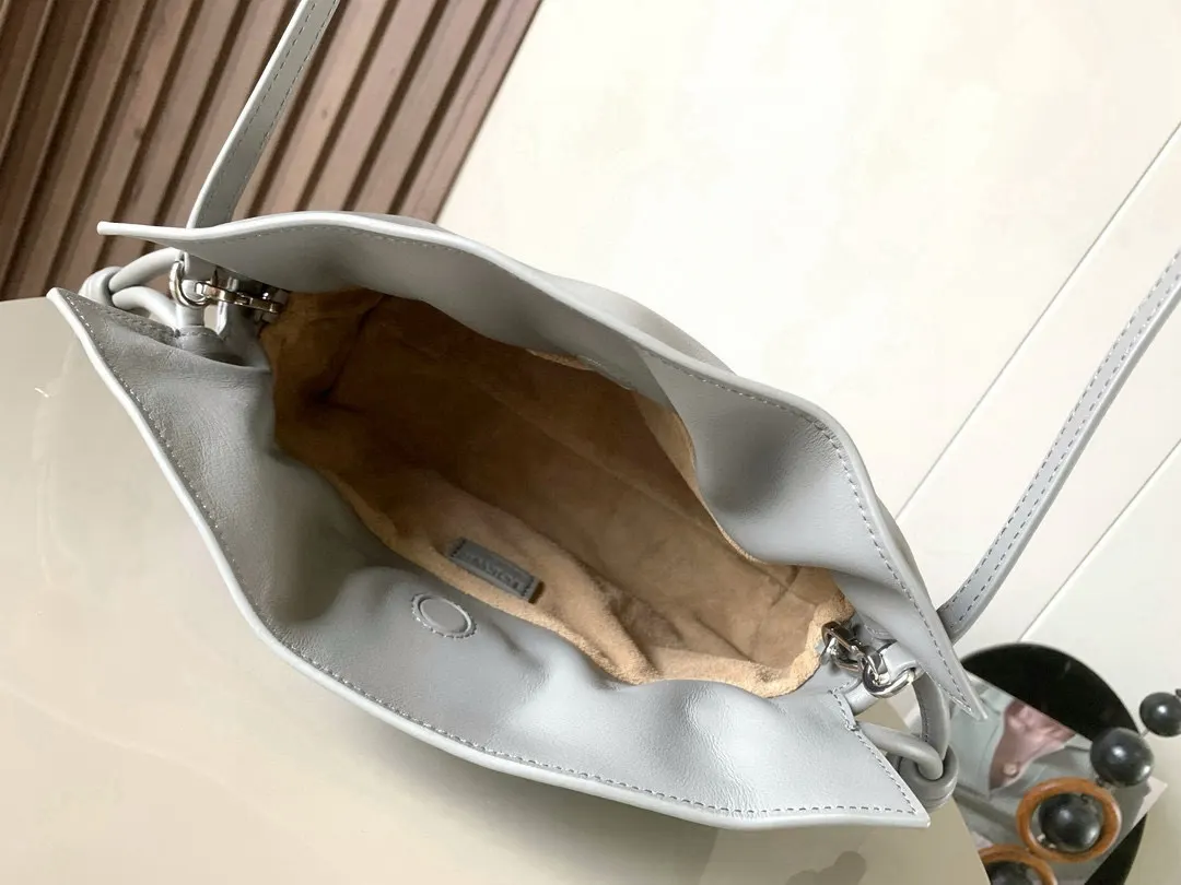 Loewe 小牛皮 托特包 大容量托特款