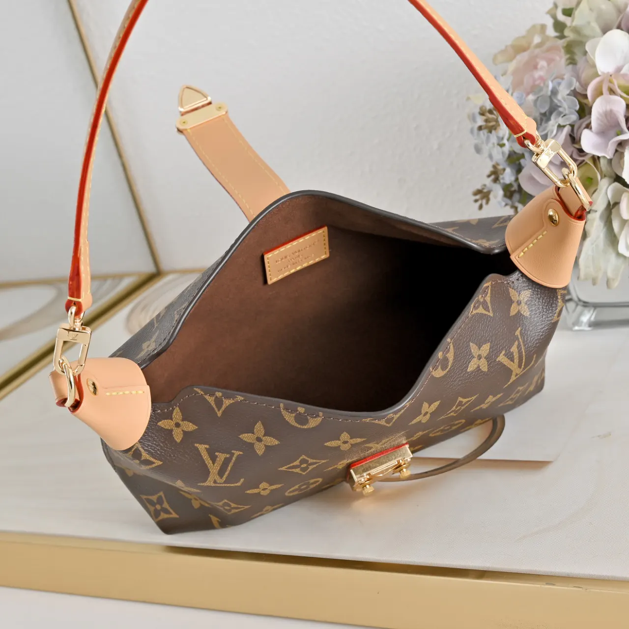 LV Pochette 手提包(數字9) LV Pochette 手提包(數字9)