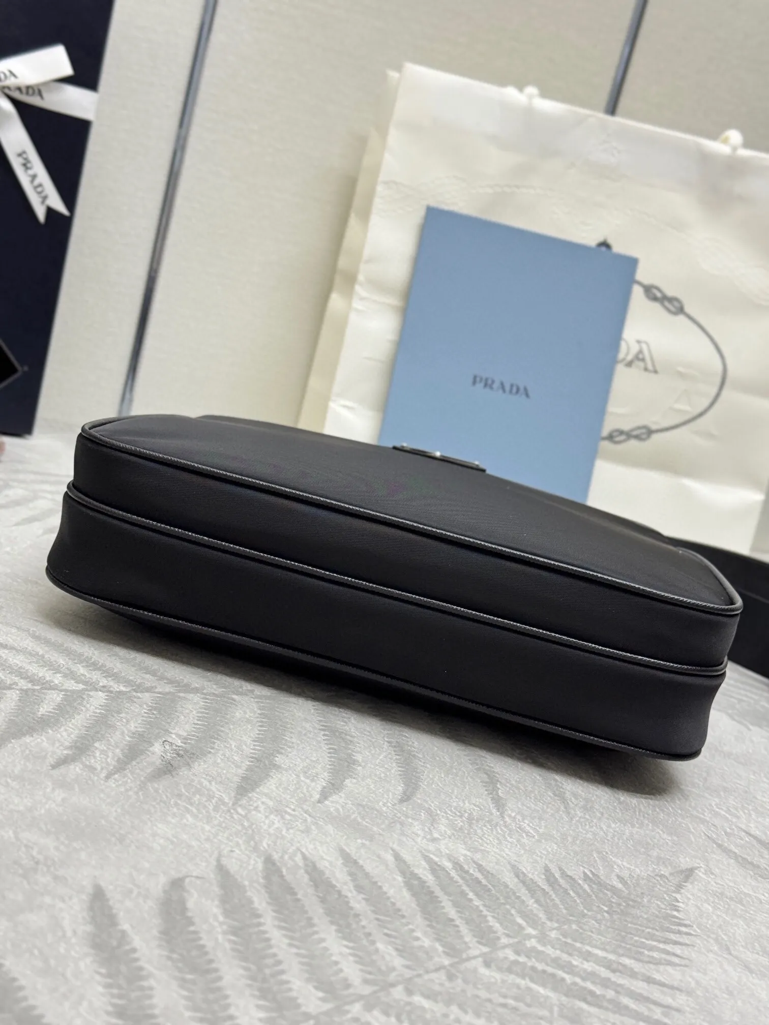 Prada Re-Nylon 2VH118 皮革 Saffiano 十字紋 單肩包