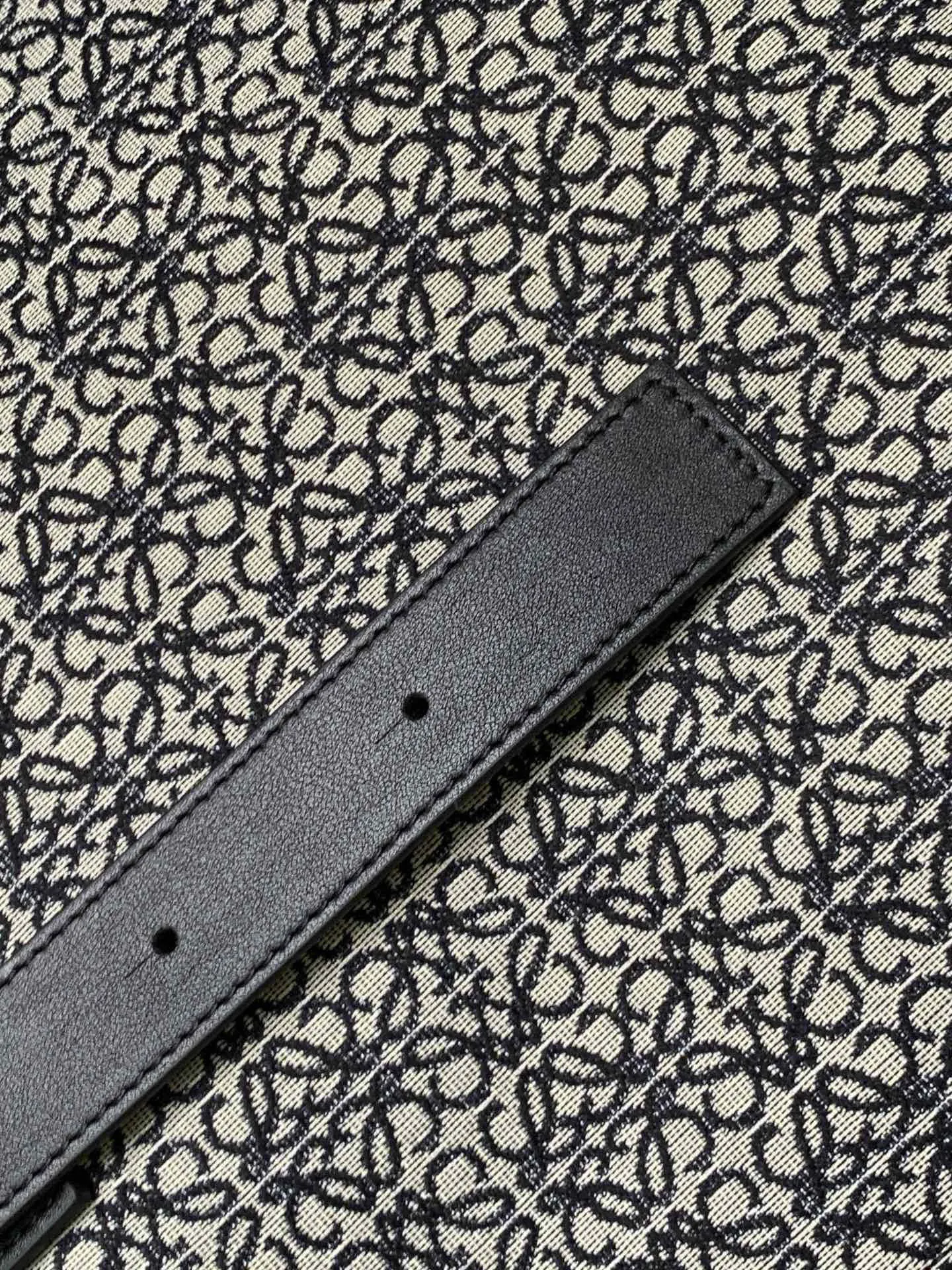 老花 牛皮 LOE WE 老花手提 Buckle tote托特手 托特包 大容量托特款