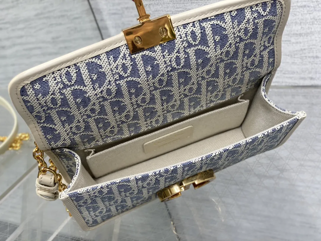 Dior 白色小牛皮鏈條包 手提斜挎(數字9) Dior 白色小牛皮鏈條包 手提斜挎(數字9)