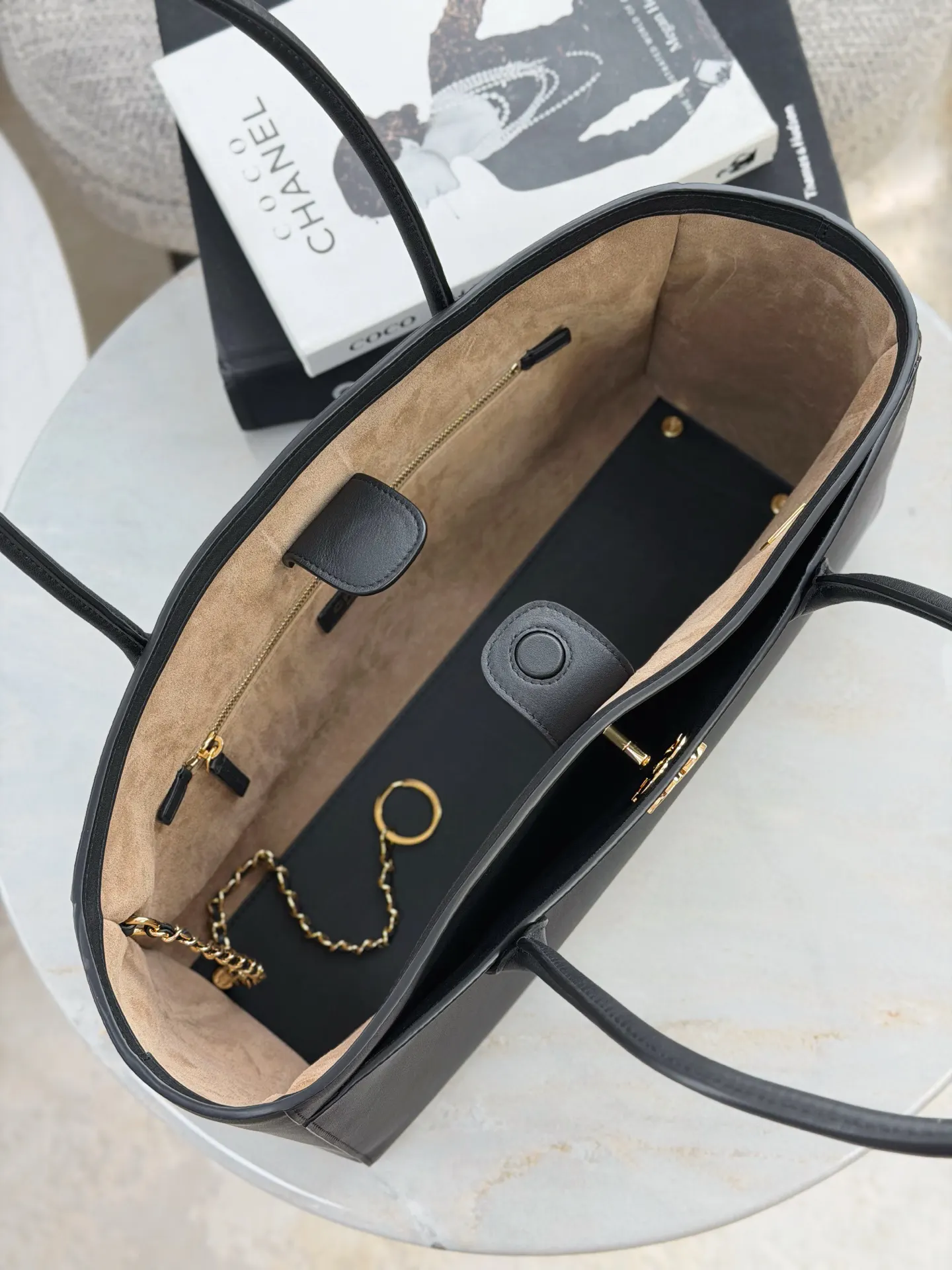 CHANEL 白色牛皮Hobo腋下包 金链款 经典款