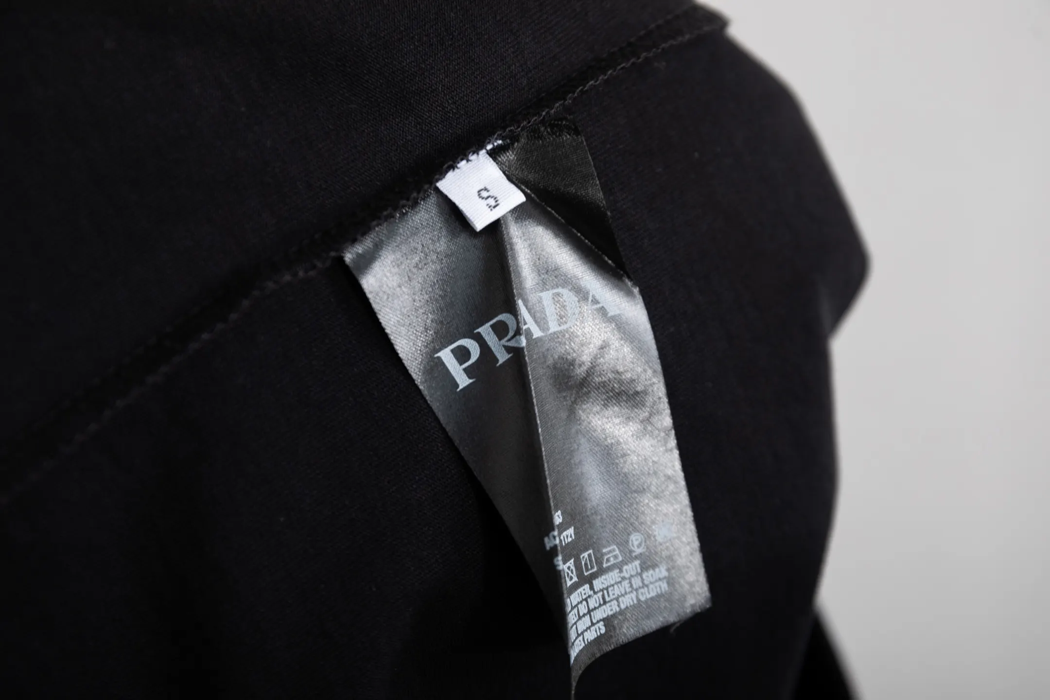 Prada 云雾立体字母刺绣 短袖T恤 高克重休闲