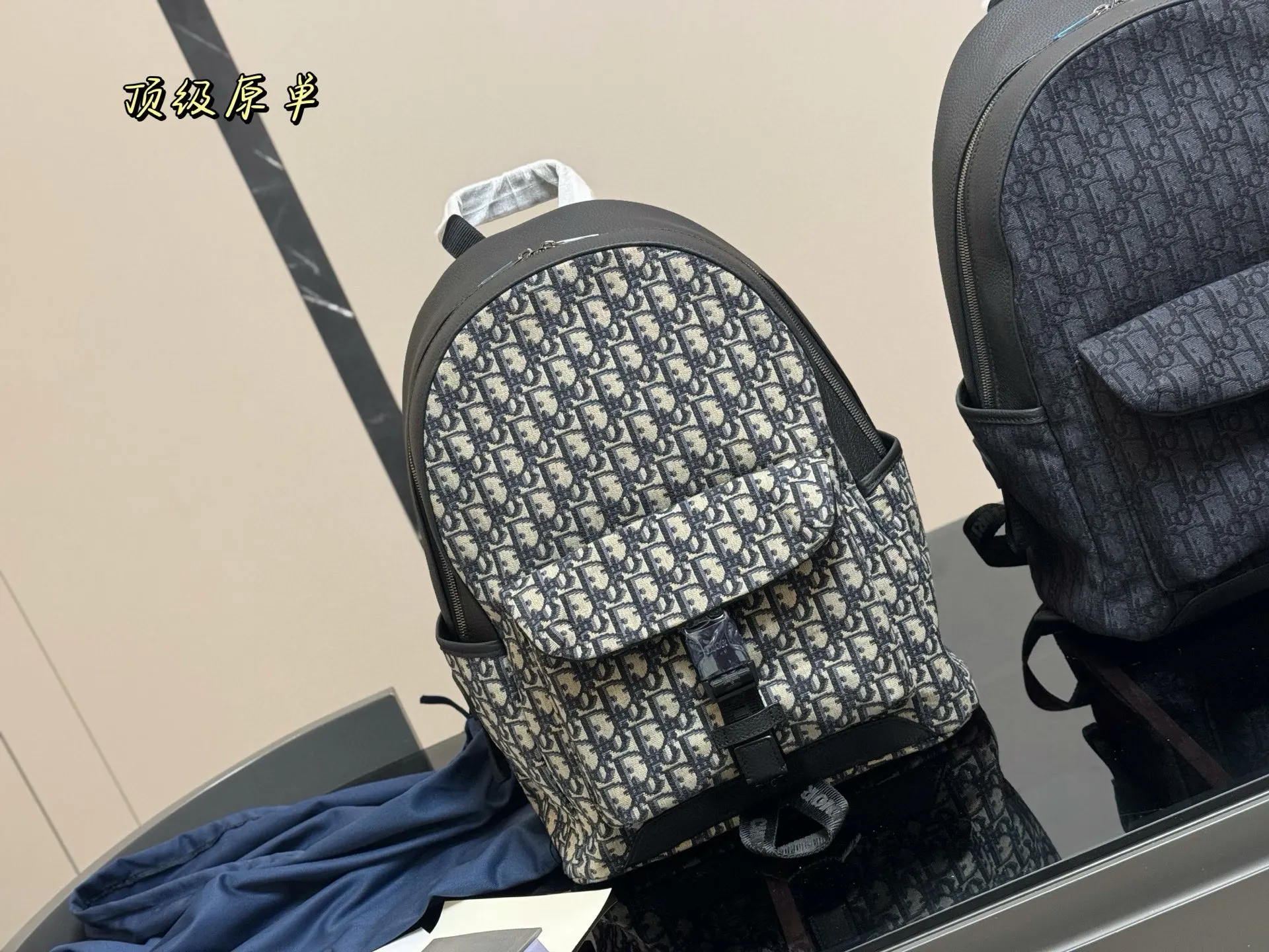 Dior 雙肩 男女背都好看 作为一只合 雙肩包 实用雙肩款