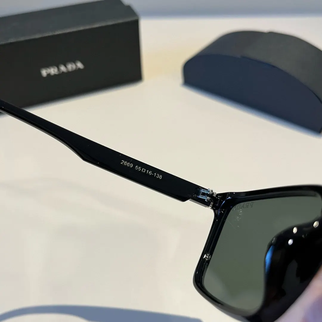 PRADA 太阳眼镜 时尚遮阳款